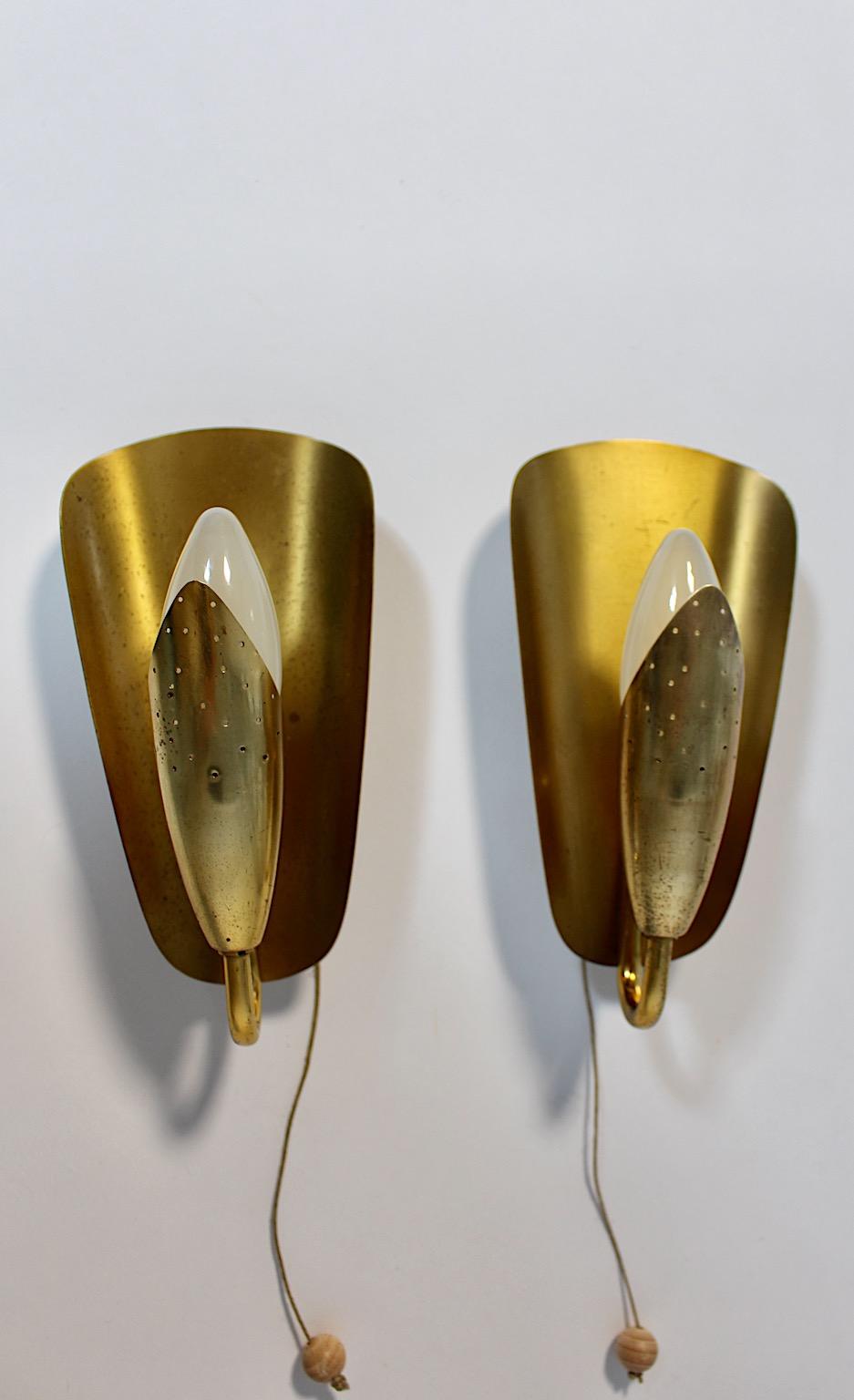 Mid-Century Modern Paire d'appliques en laiton patiné Scandinavian Modern Vintage Acking 1950 en vente