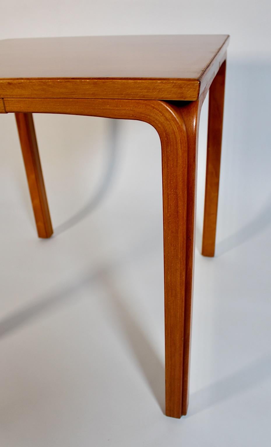 Table d'appoint carrée scandinave moderne Alvar Aalto, 1946, Finlande en vente 5