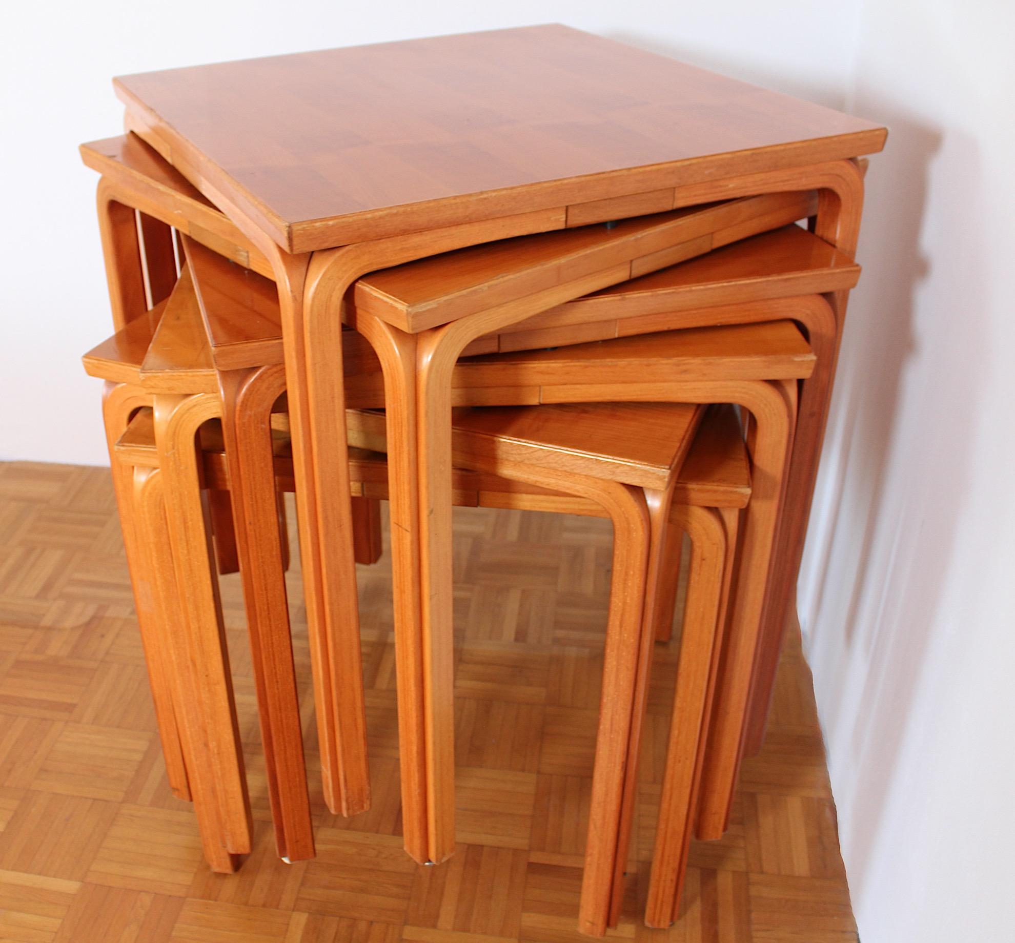 Mesa auxiliar vintage escandinava de abedul cuadrada Alvar Aalto 1946 Finlandia en venta 13