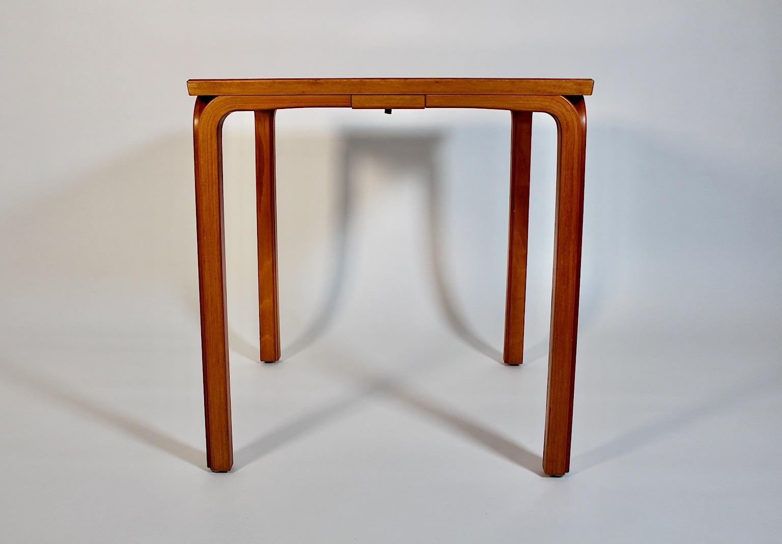 Finlandais Table d'appoint carrée scandinave moderne Alvar Aalto, 1946, Finlande en vente
