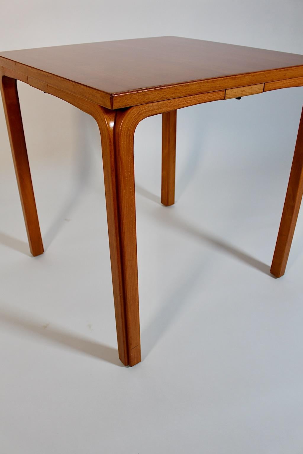 Bouleau Table d'appoint carrée scandinave moderne Alvar Aalto, 1946, Finlande en vente