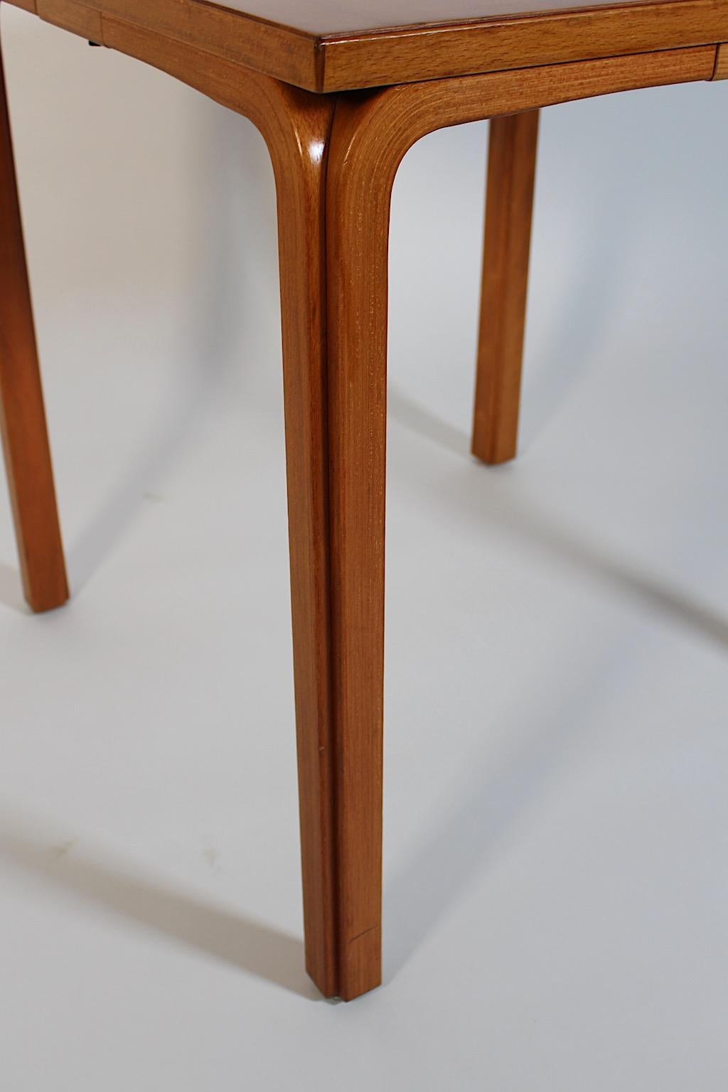 Table d'appoint carrée scandinave moderne Alvar Aalto, 1946, Finlande en vente 2