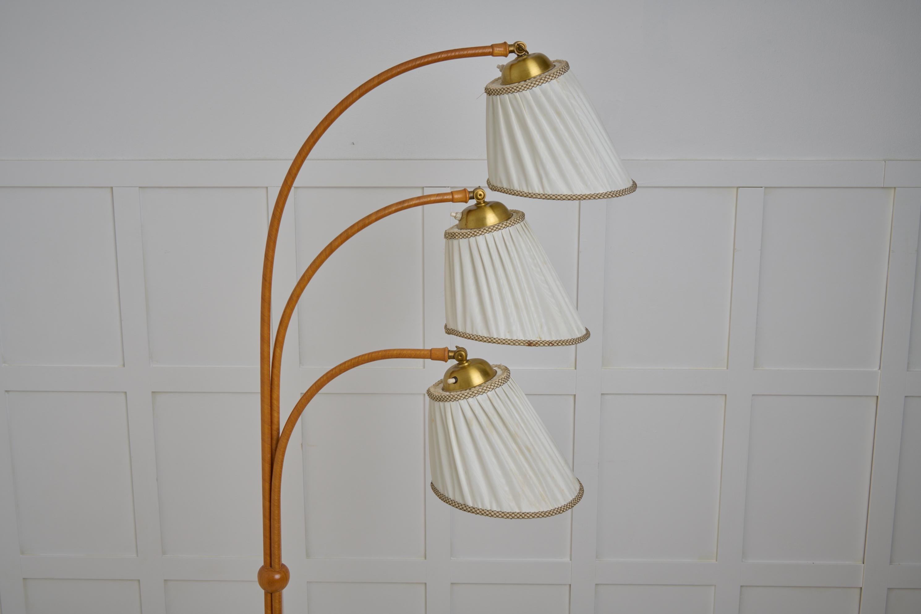 Suédois Lampadaire suédois moderne scandinave avec trois sources d'éclairage en vente