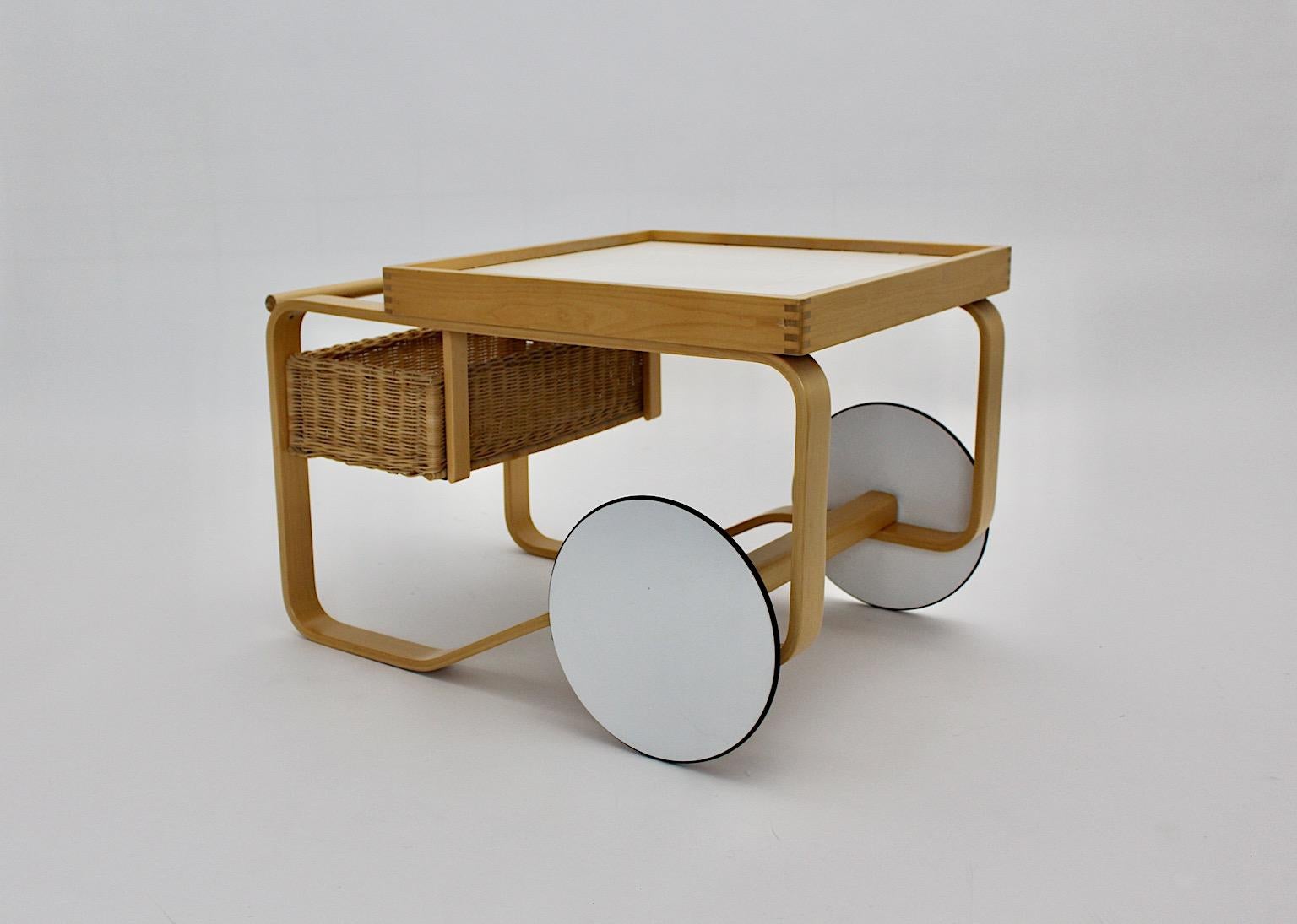 Chariot à thé blanc moderne scandinave Alvar Aalto 900 Artek, 1937, Finlande en vente 7