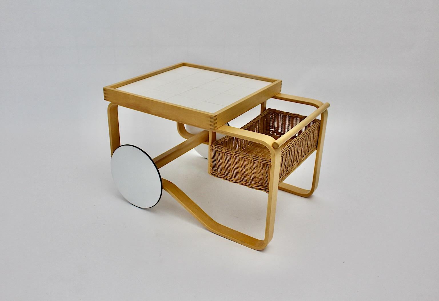 Scandinavian Modern Vintage White Alvar Aalto Tea Cart 900 Artek, 1937, Finland For Sale 1