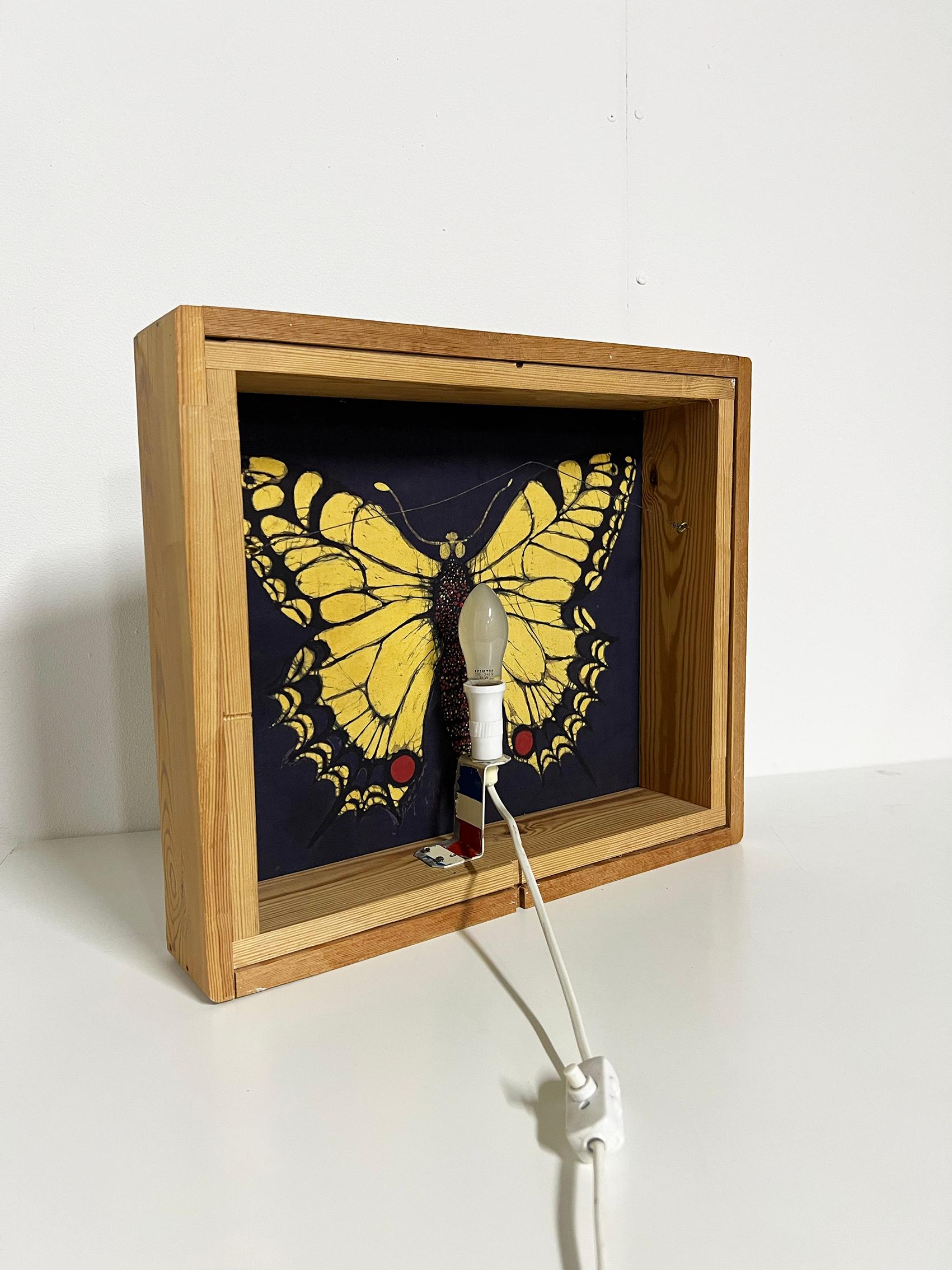 Milieu du XXe siècle Lampe murale scandinave moderne en pin et textile, Anonymous, Suède, années 1960 en vente