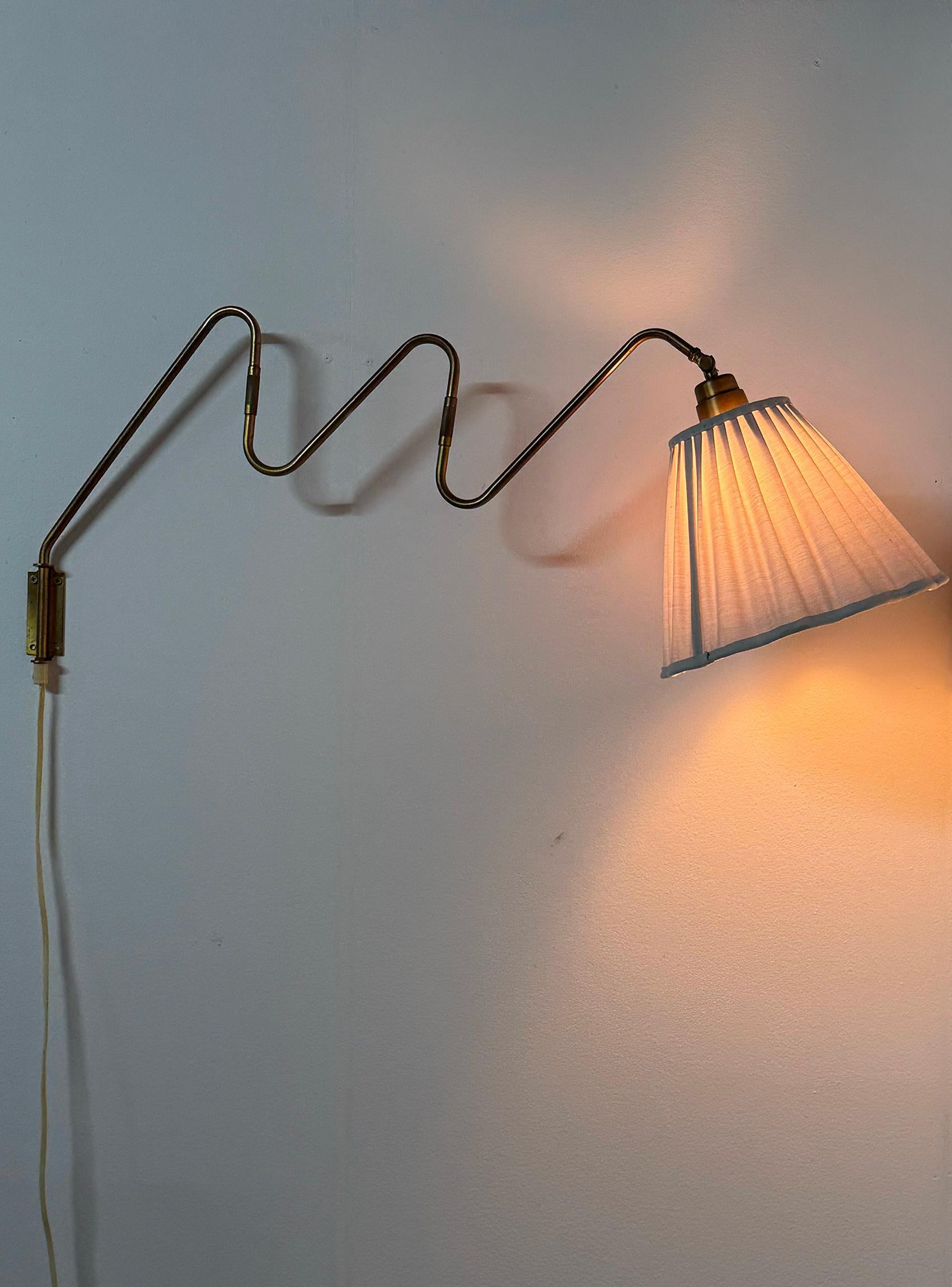 Scandinave moderne The Scandinavian Modern Wall Light en laiton, Norvège ca 1950's en vente