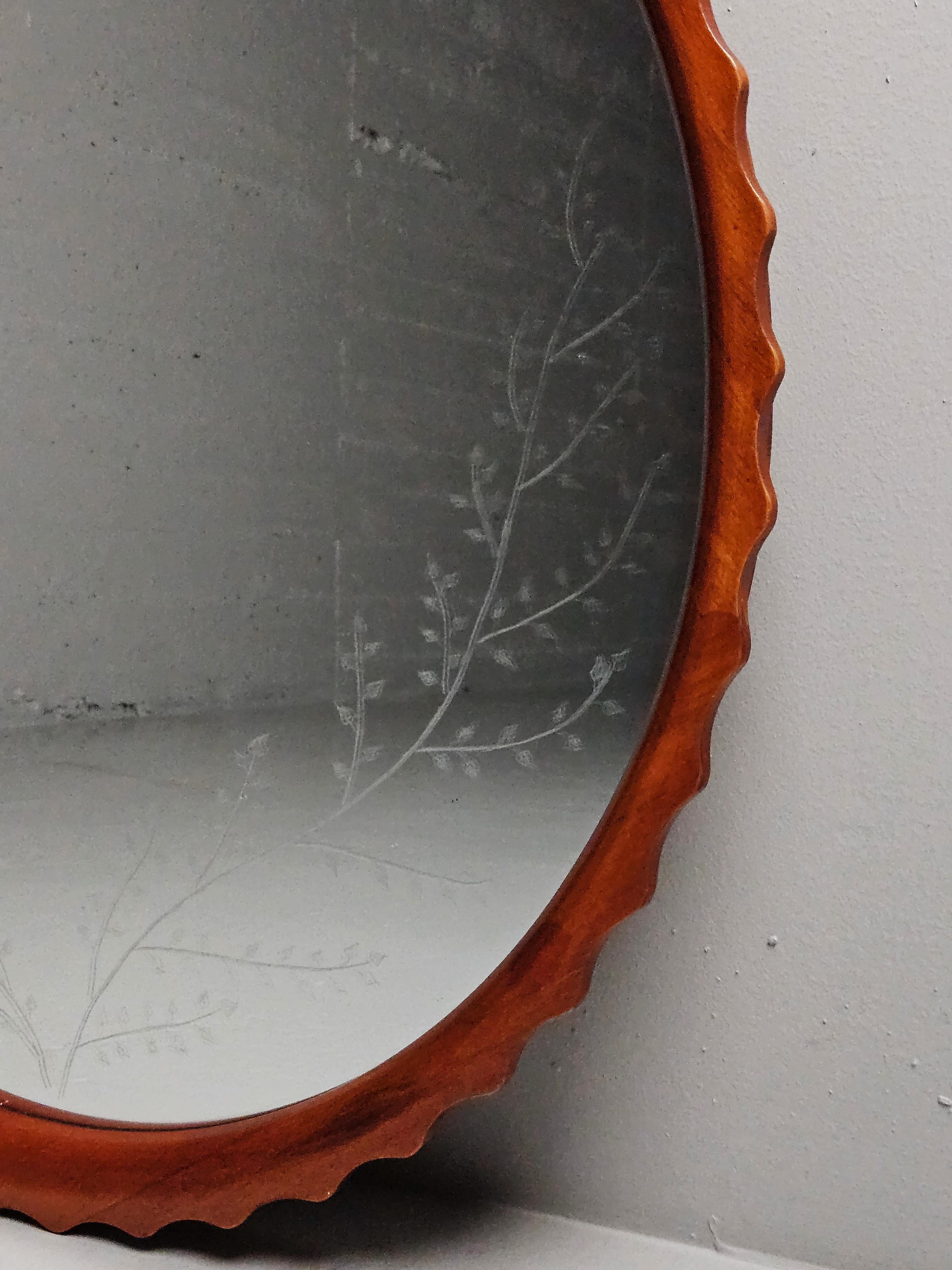 Scandinavian modern wall mirror with floral etching, anonymous, Sweden, 1940s In Good Condition For Sale In Eskilstuna, SE