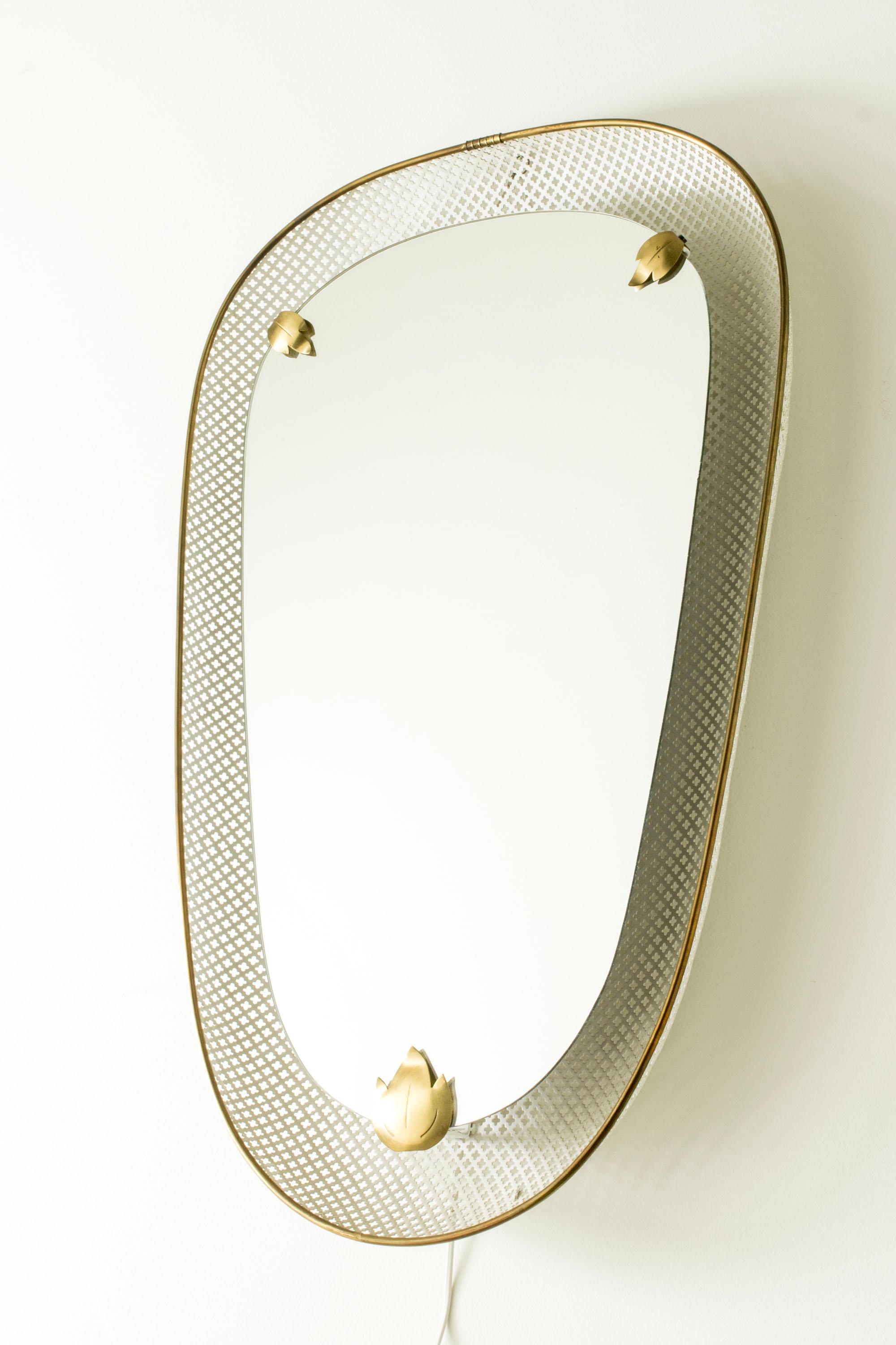 Milieu du XXe siècle Miroir mural moderne scandinave avec éclairage, Suède, années 1940 en vente