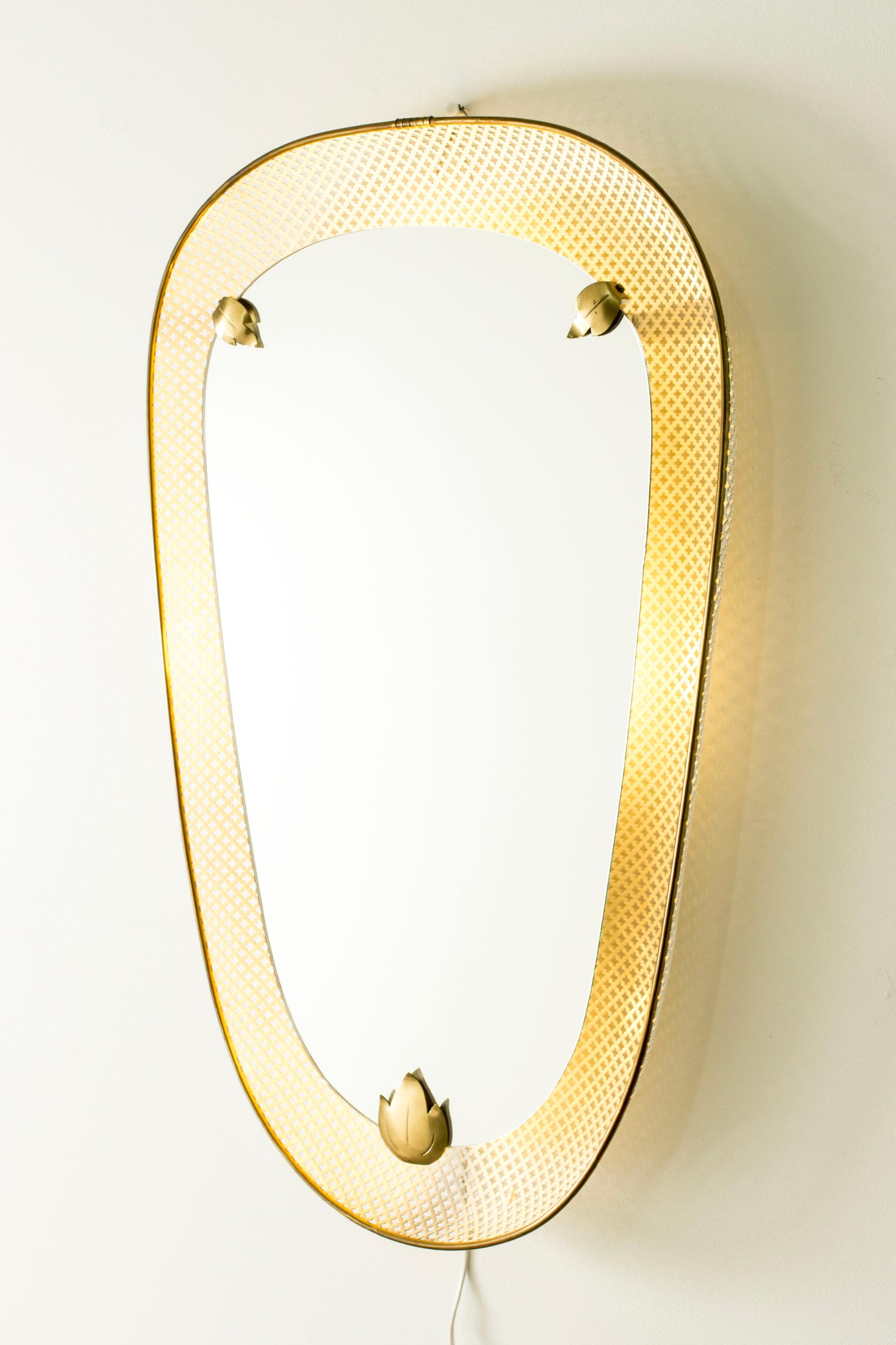Laiton Miroir mural moderne scandinave avec éclairage, Suède, années 1940 en vente