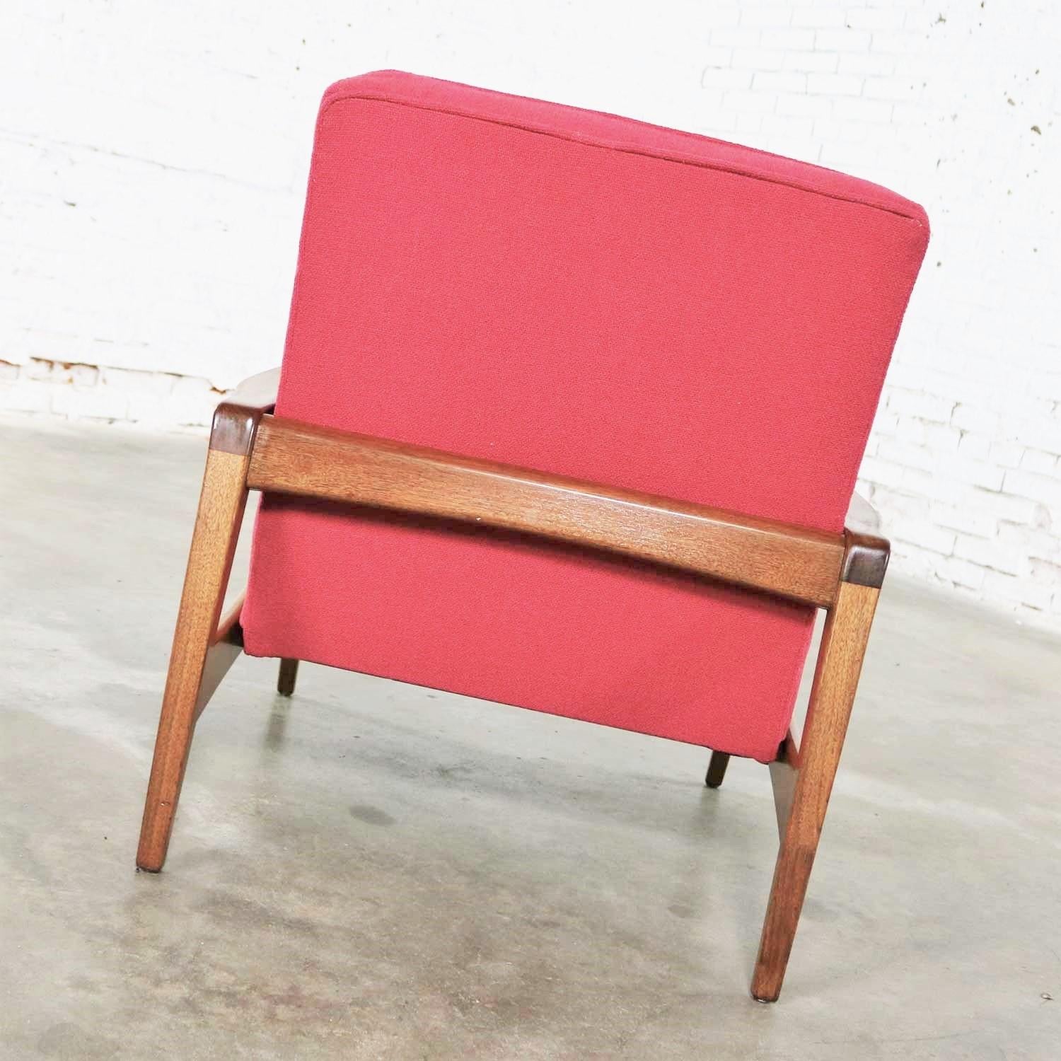 Vintage MCM George Nelson 5476 Lounge Chair for Herman Miller Fuchsia Fabric In Good Condition For Sale In Topeka, KS
