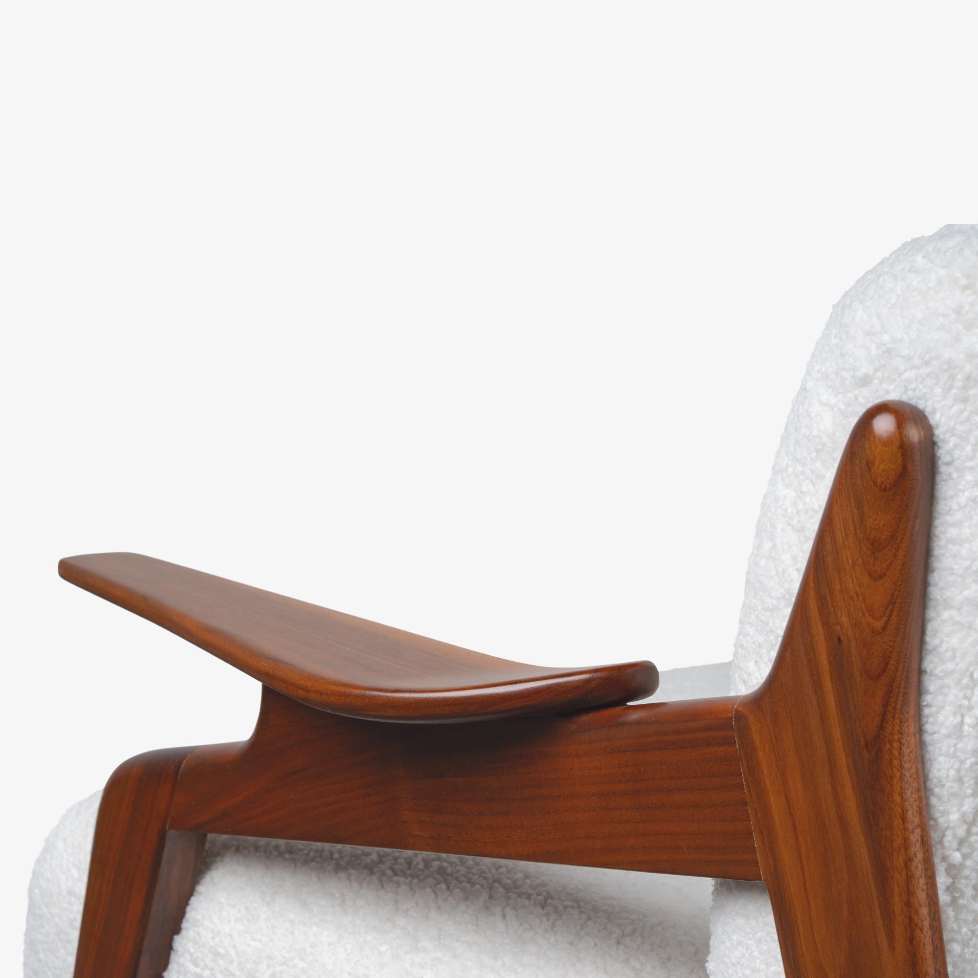 Il divano The Modern Scandinavian in legno di noce con tessuto Knoll Puff Cloud di Collection'S in vendita 2