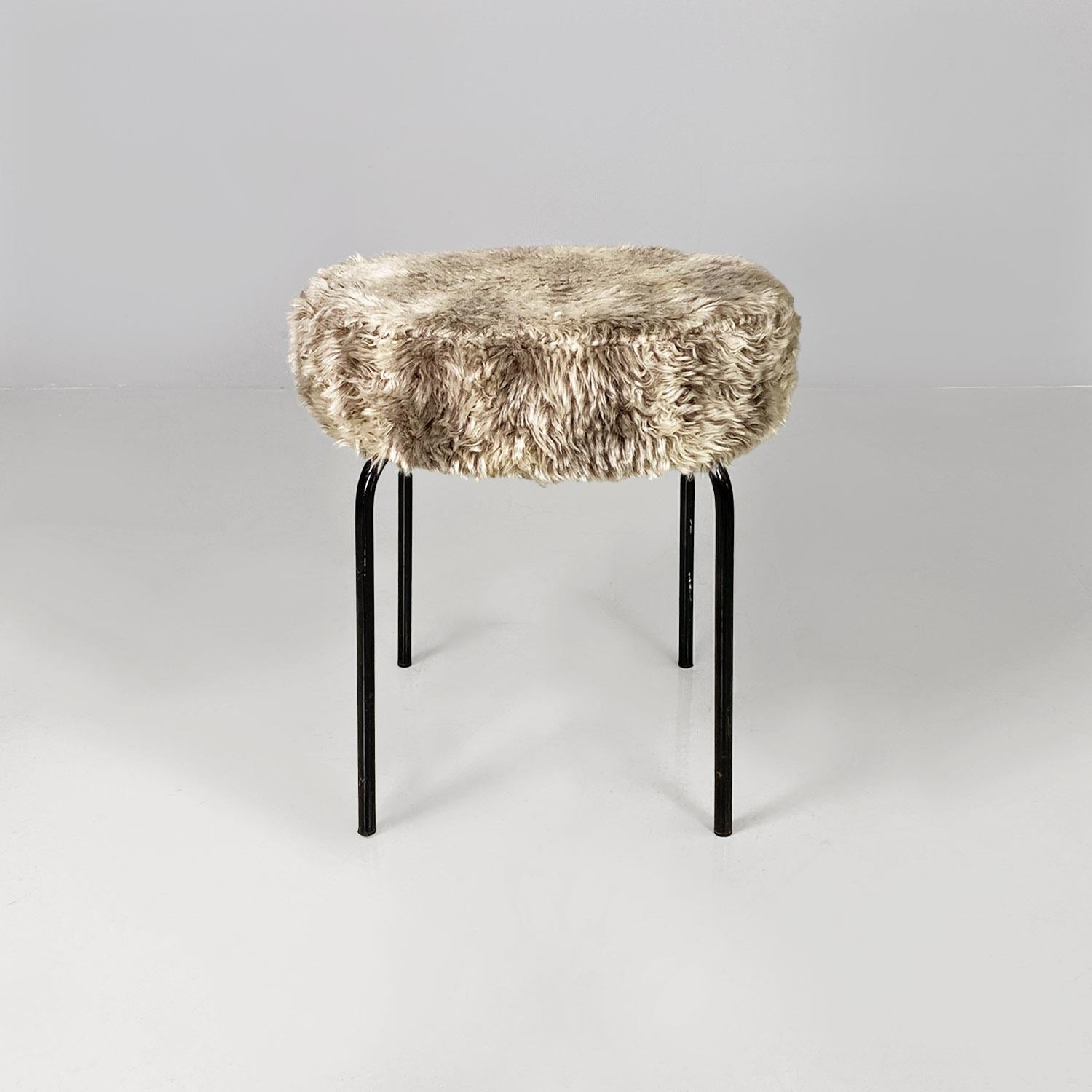Skandinavischer moderner weiß-grauer langer Hocker oder Hocker aus Florstoff und Metall, 1970er Jahre (Moderne) im Angebot