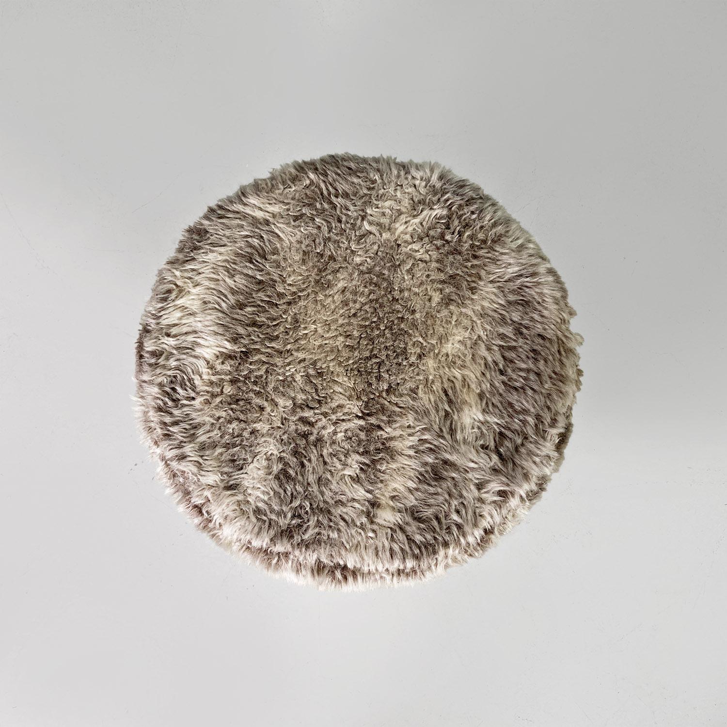 Skandinavischer moderner weiß-grauer langer Hocker oder Hocker aus Florstoff und Metall, 1970er Jahre im Angebot 1