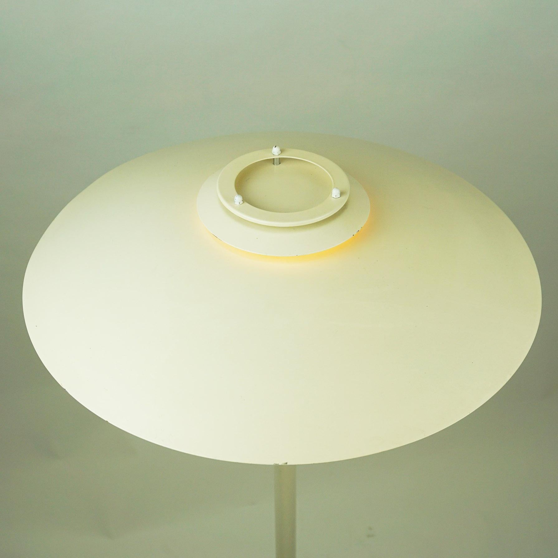 Scandinavian Modern White Metal Floor Lamp by Lyfa Denmark In Good Condition In Vienna, AT