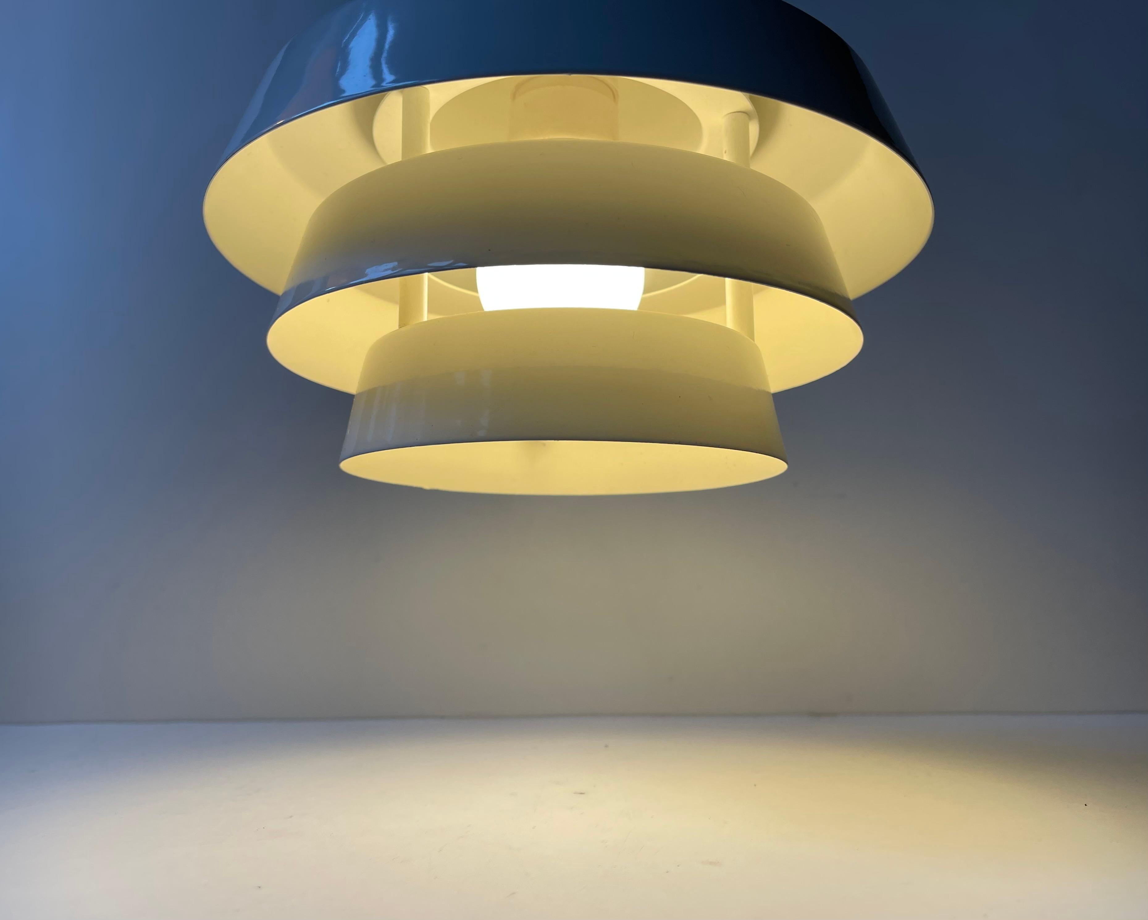 Scandinavo Lampada a sospensione moderna scandinava con sfumature multiple di colore bianco in vendita
