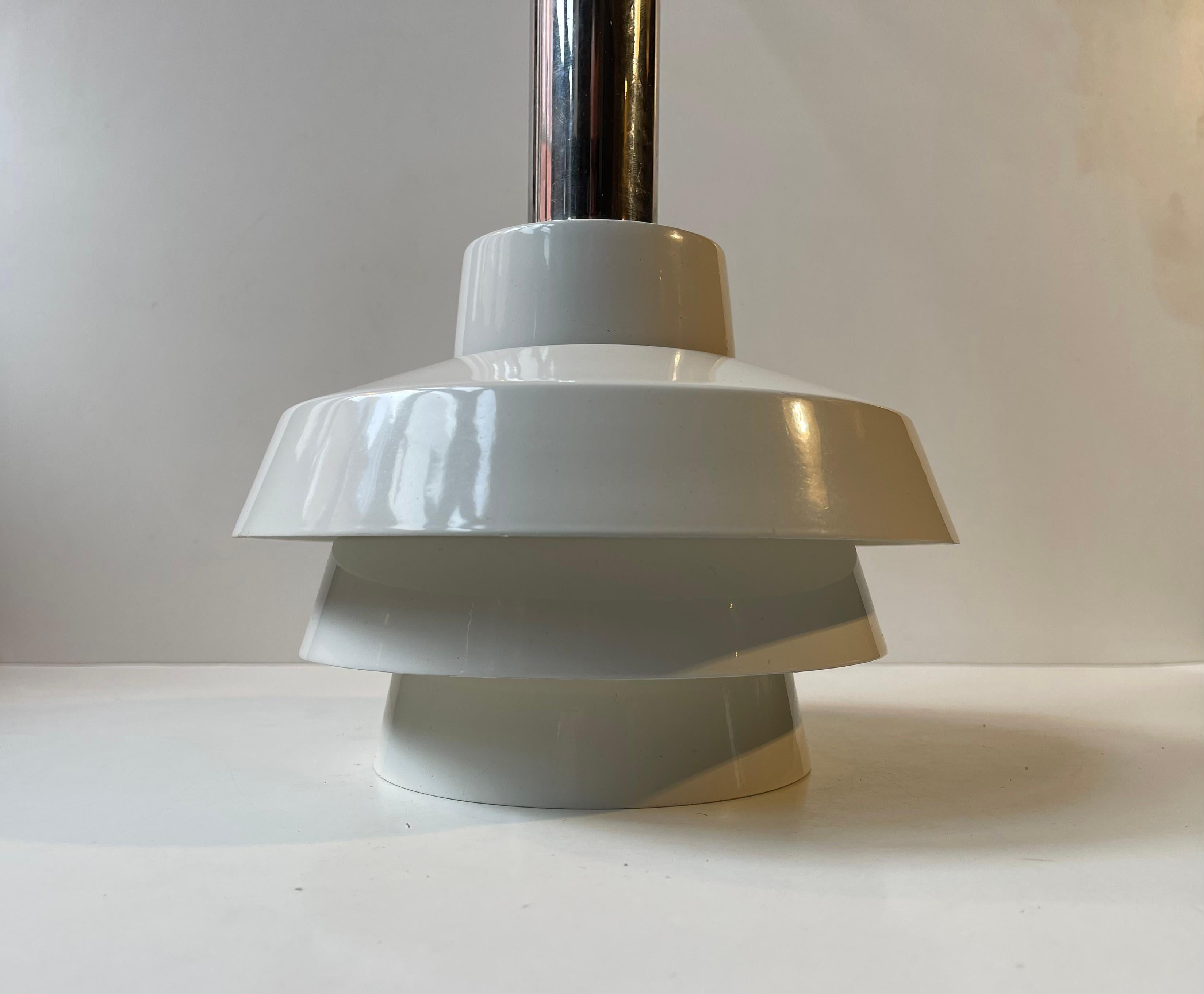 Metallo Lampada a sospensione moderna scandinava con sfumature multiple di colore bianco in vendita