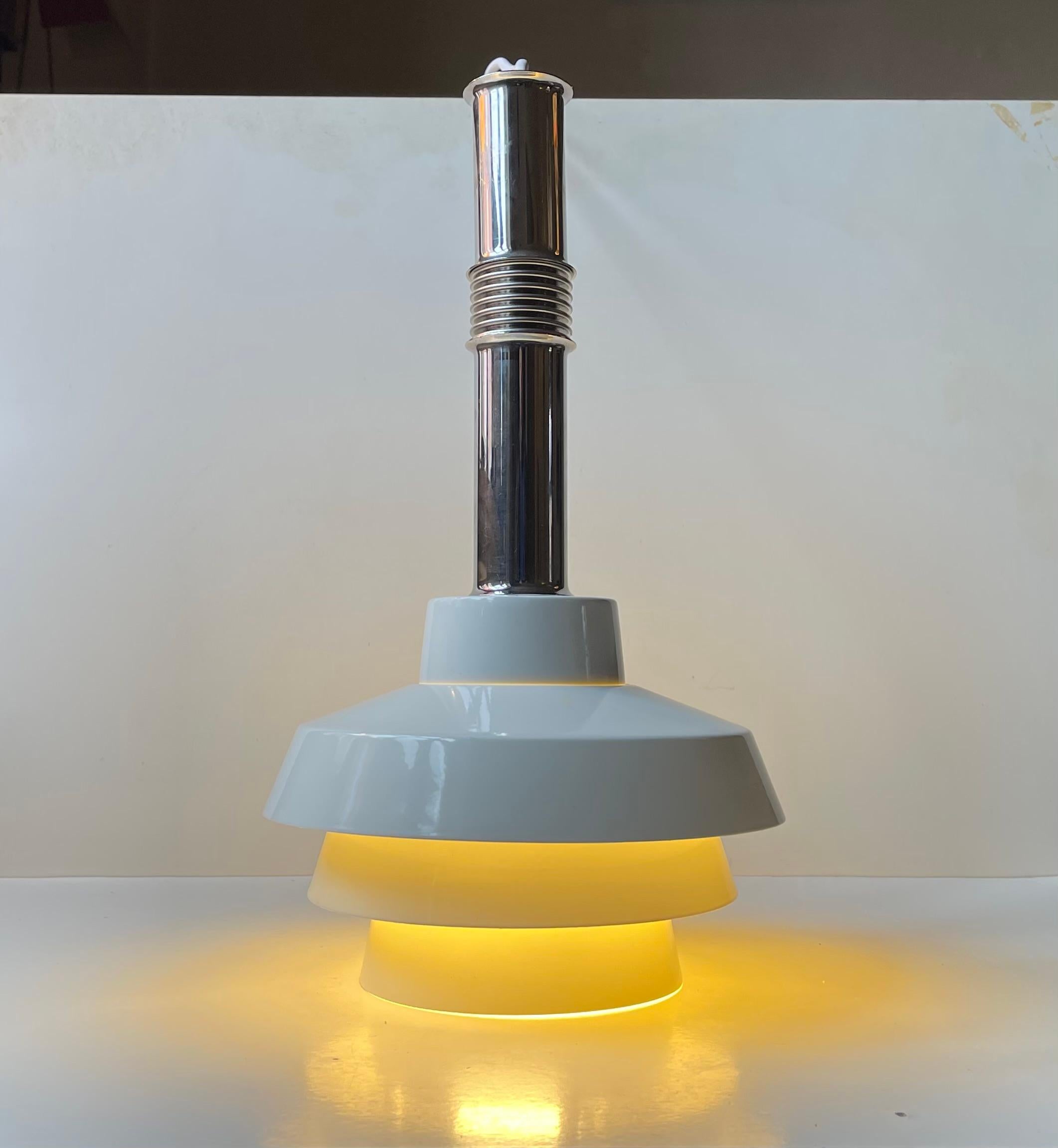 Lampada a sospensione moderna scandinava con sfumature multiple di colore bianco in vendita 1