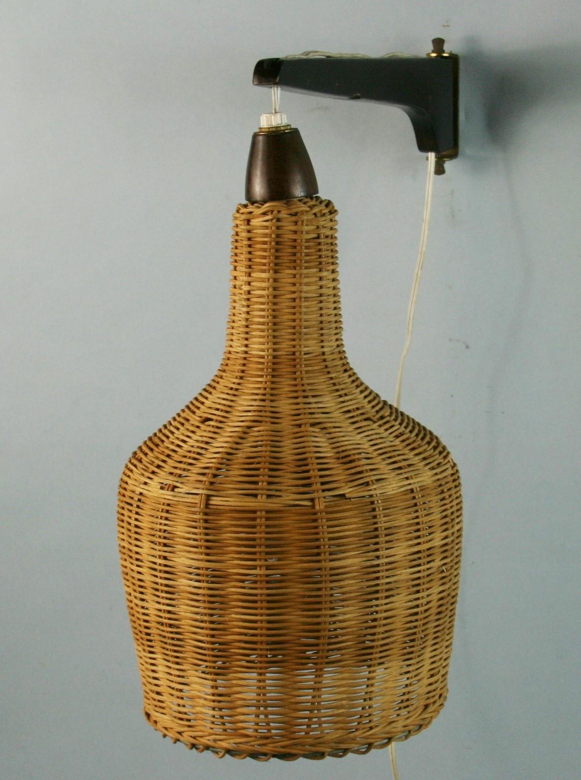 3-744 Applique scandinave à bras pivotant réglable
Rewired
Fonctionne avec une ampoule de 75 watts de type Edison.