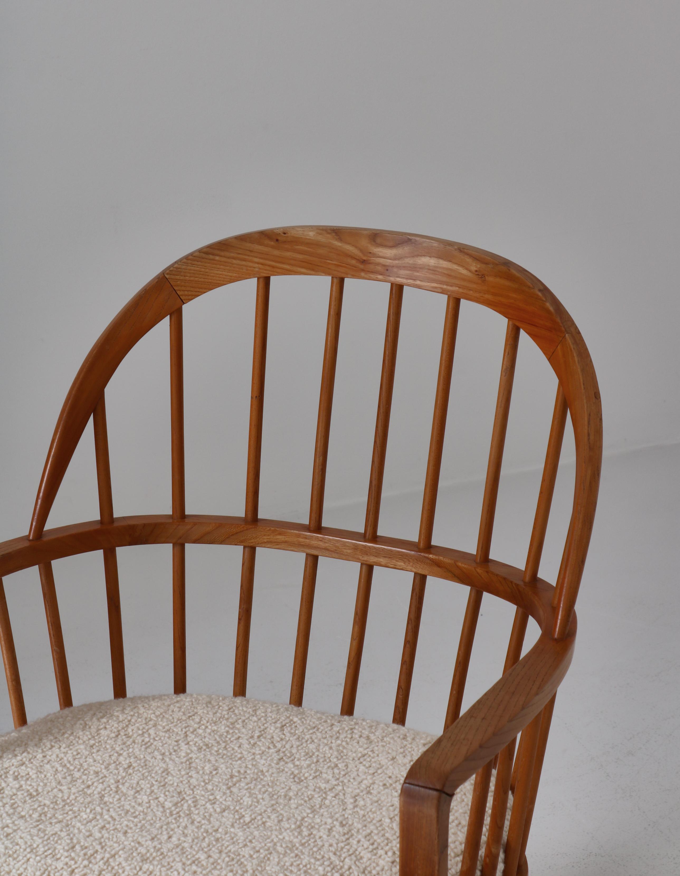 Scandinavian Modern Windsor Chair in Patinated Ash and White Bouclé, 1940s For Sale 6