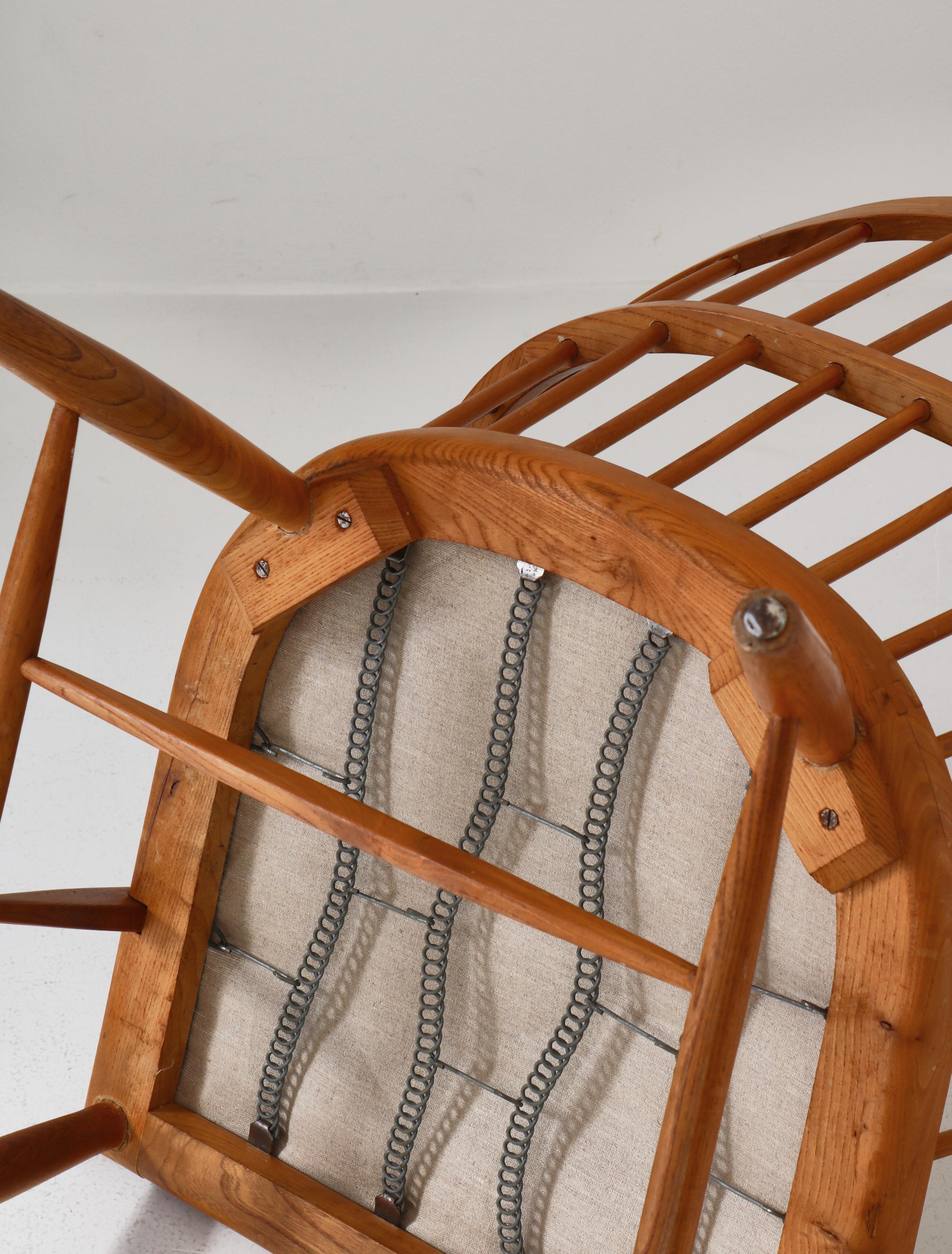 Scandinavian Modern Windsor Chair in Patinated Ash and White Bouclé, 1940s For Sale 11