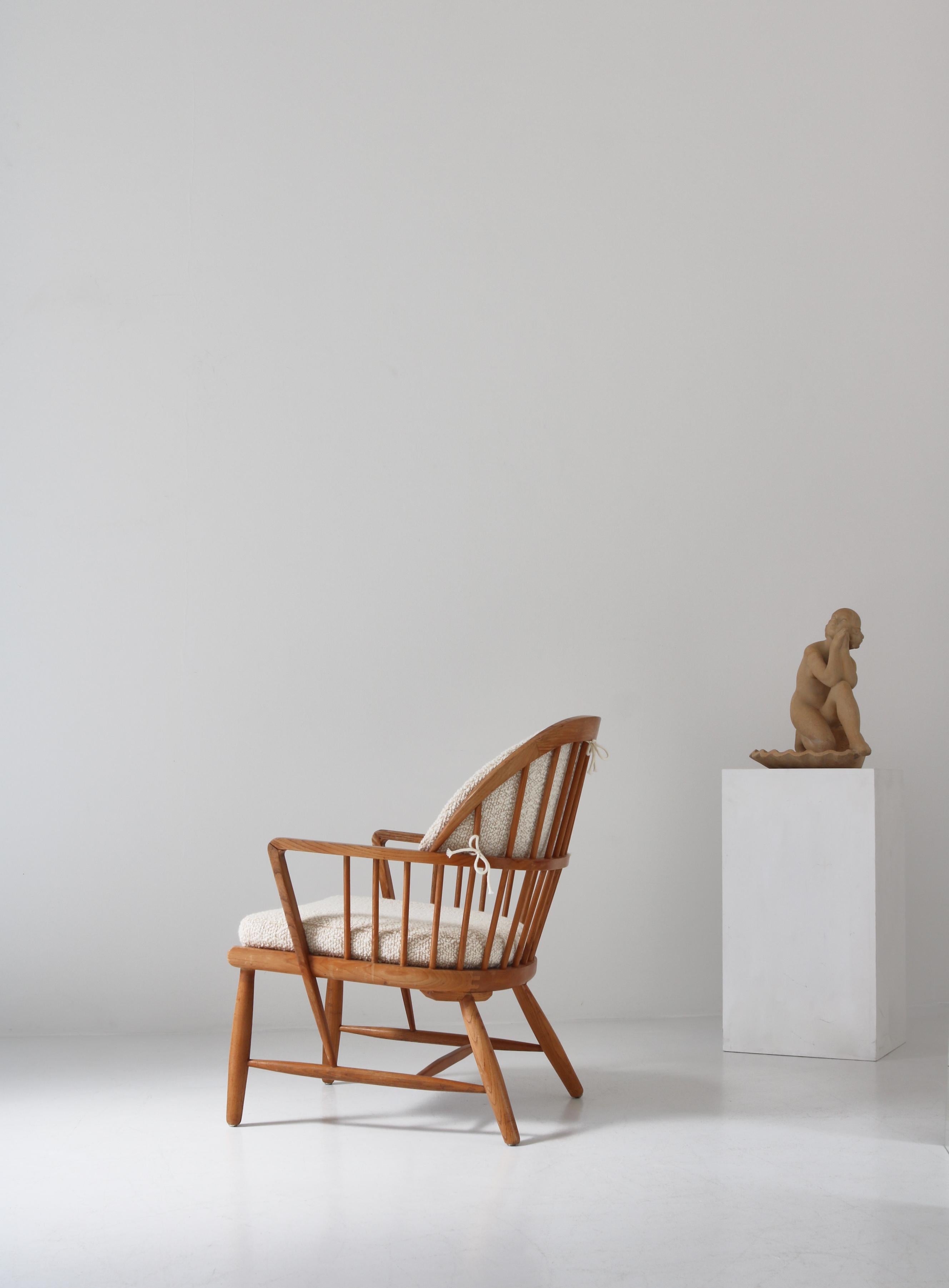 Danish Scandinavian Modern Windsor Chair in Patinated Ash and White Bouclé, 1940s For Sale
