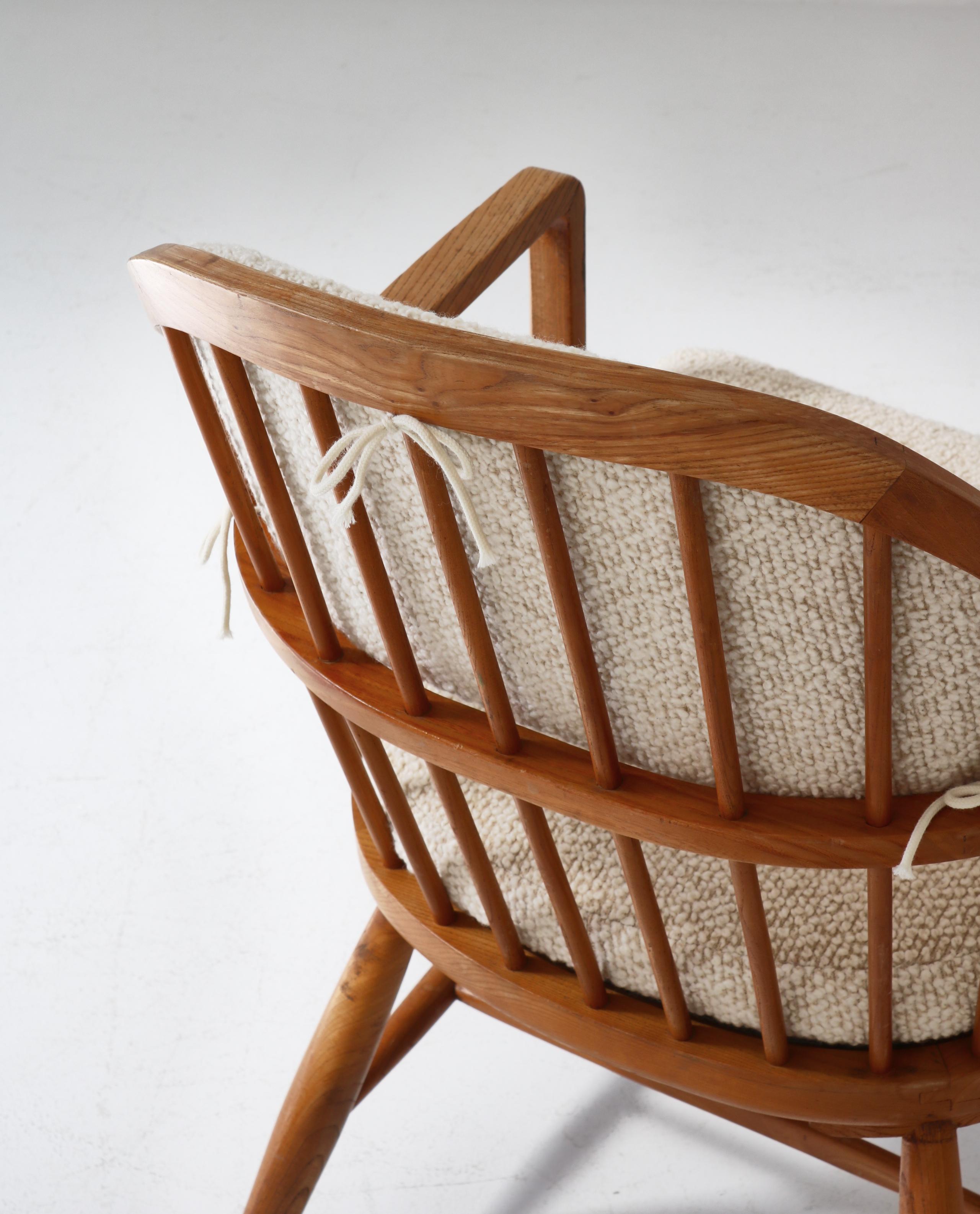 Mid-20th Century Scandinavian Modern Windsor Chair in Patinated Ash and White Bouclé, 1940s For Sale