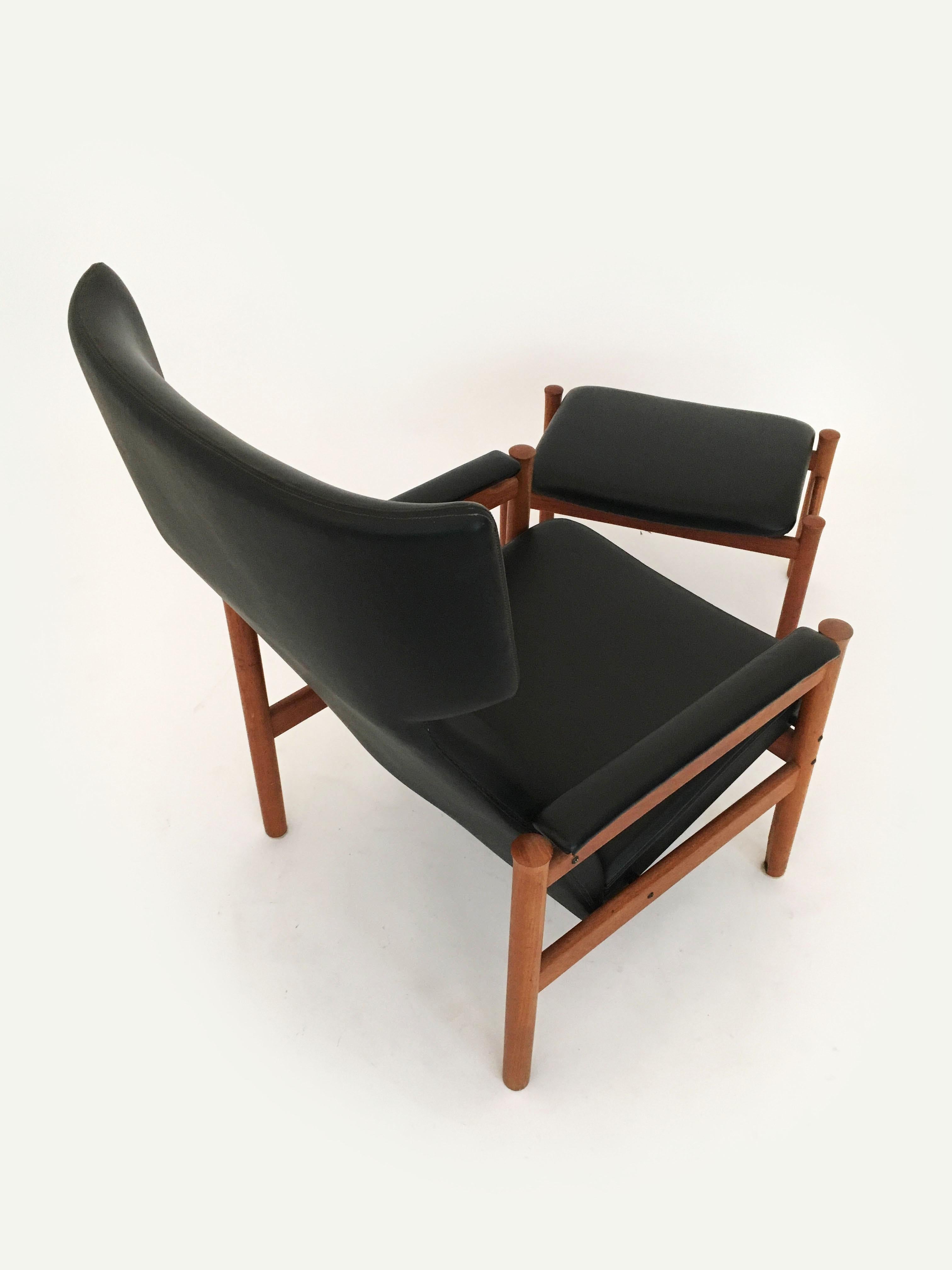 Scandinavian Modern Wing Chair and Ottoman by Soren Hansen for Fritz Hansen 1963 For Sale 5