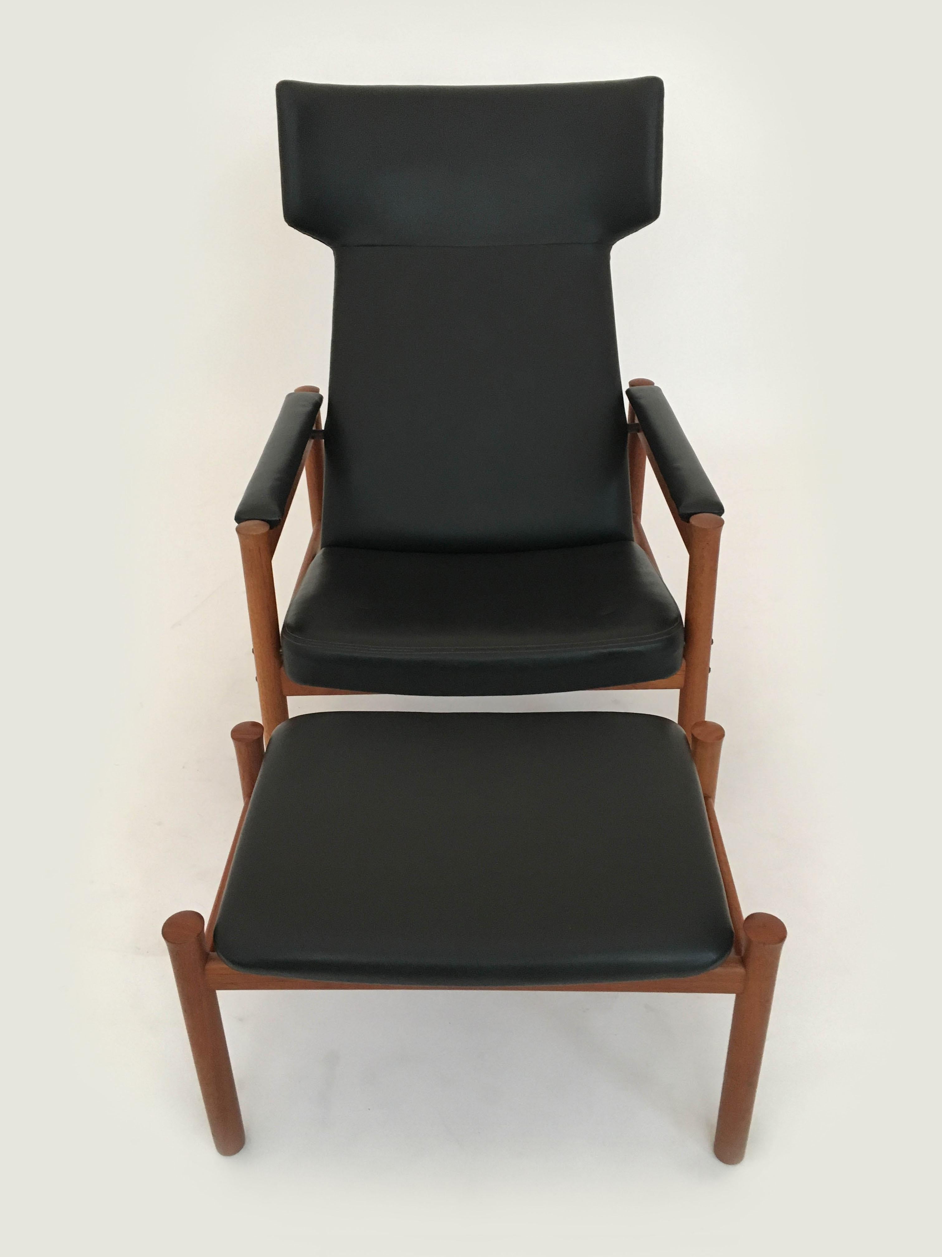 Rare example of the model '4365' vintage lounge chair designed by Soren Hansen in 1963 and produced by Fritz Hansen in 1967 in Denmark. Exaggerated wing shape with solid teak frame and matching footstool; original Leatherette upholstery in place.