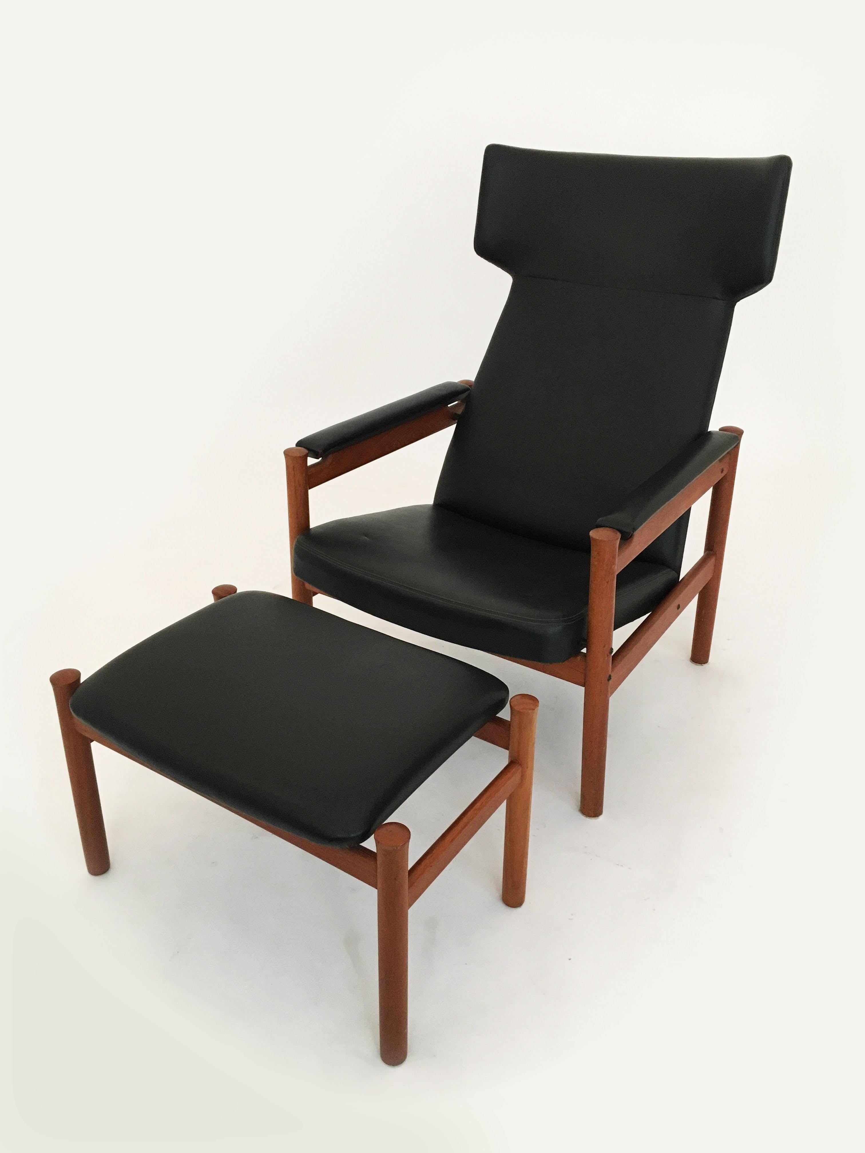 Danish Scandinavian Modern Wing Chair and Ottoman by Soren Hansen for Fritz Hansen 1963 For Sale