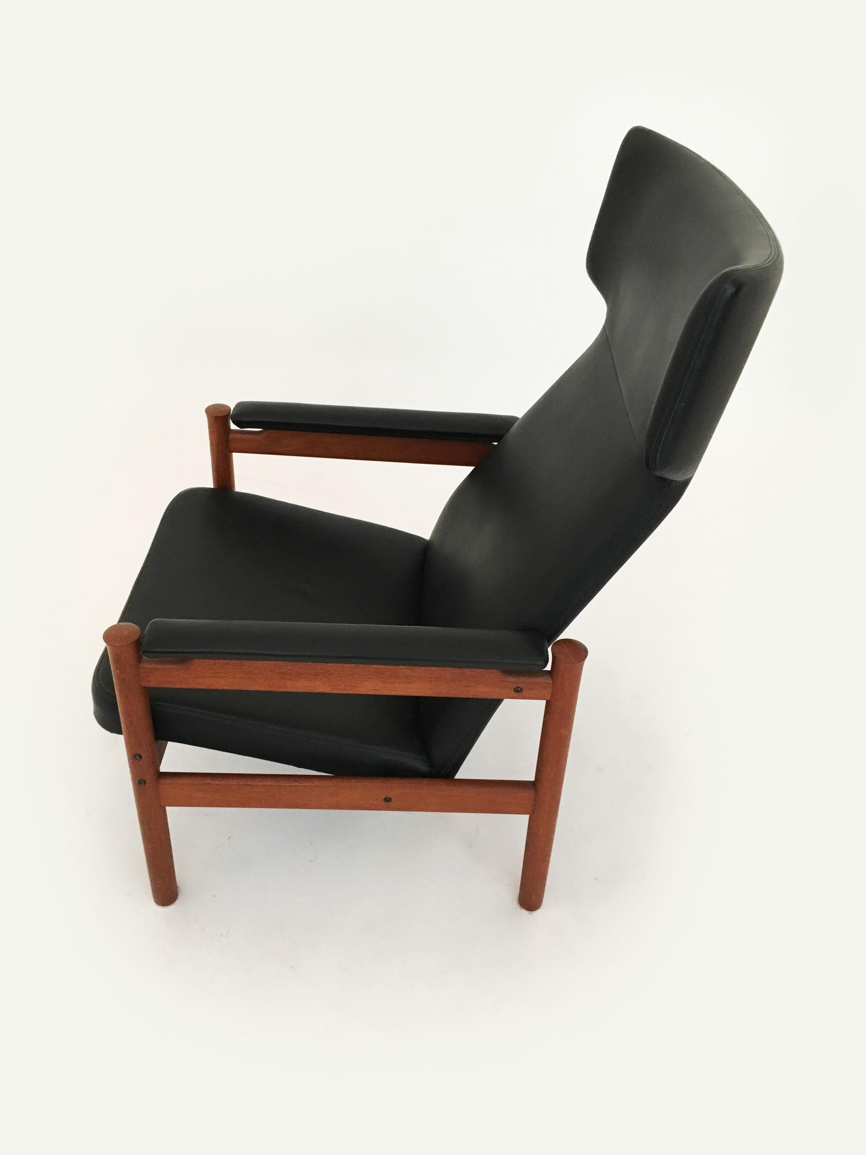 Scandinavian Modern Wing Chair and Ottoman by Soren Hansen for Fritz Hansen 1963 For Sale 1
