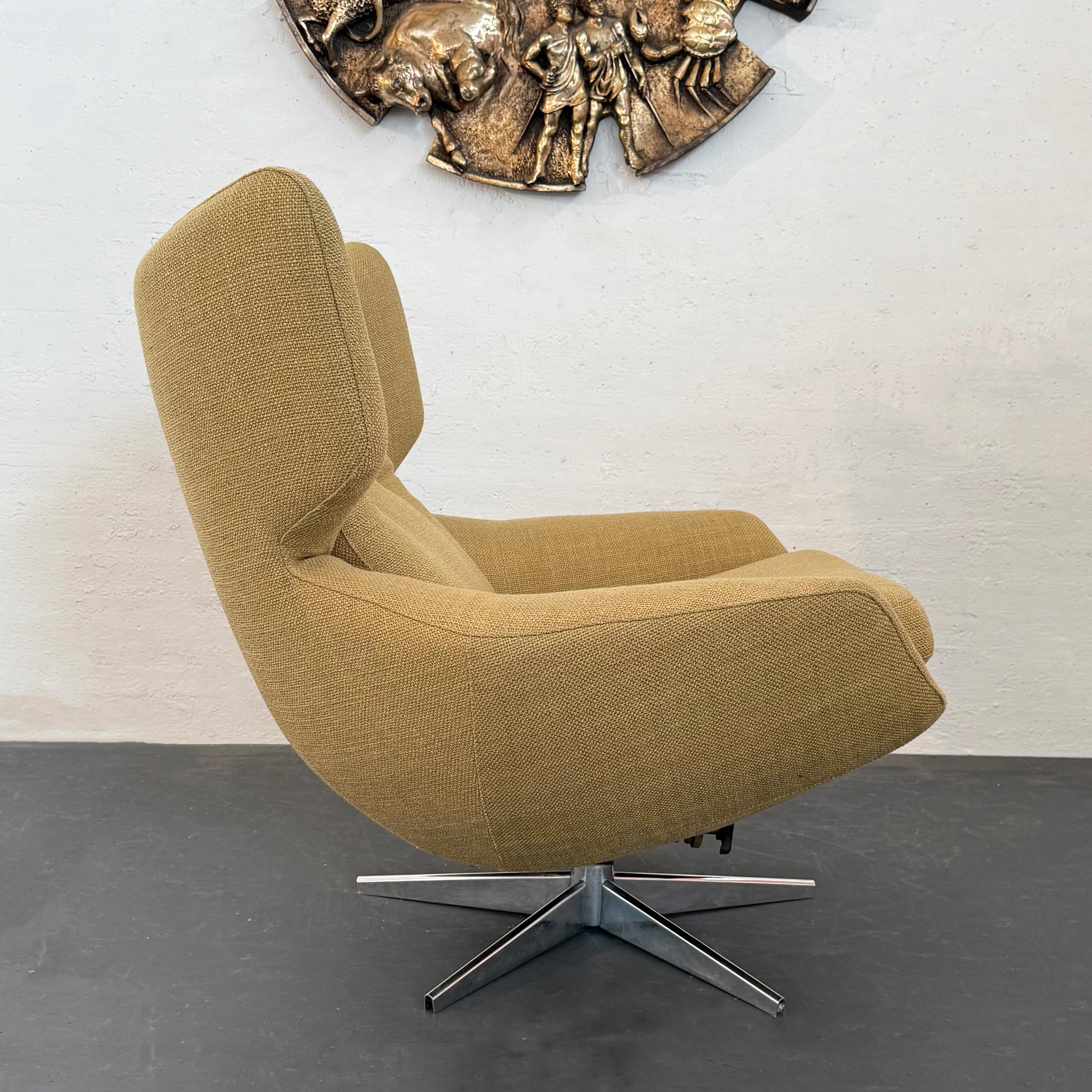 Sillón giratorio escandinavo moderno Wingback Egg Estadounidense en venta
