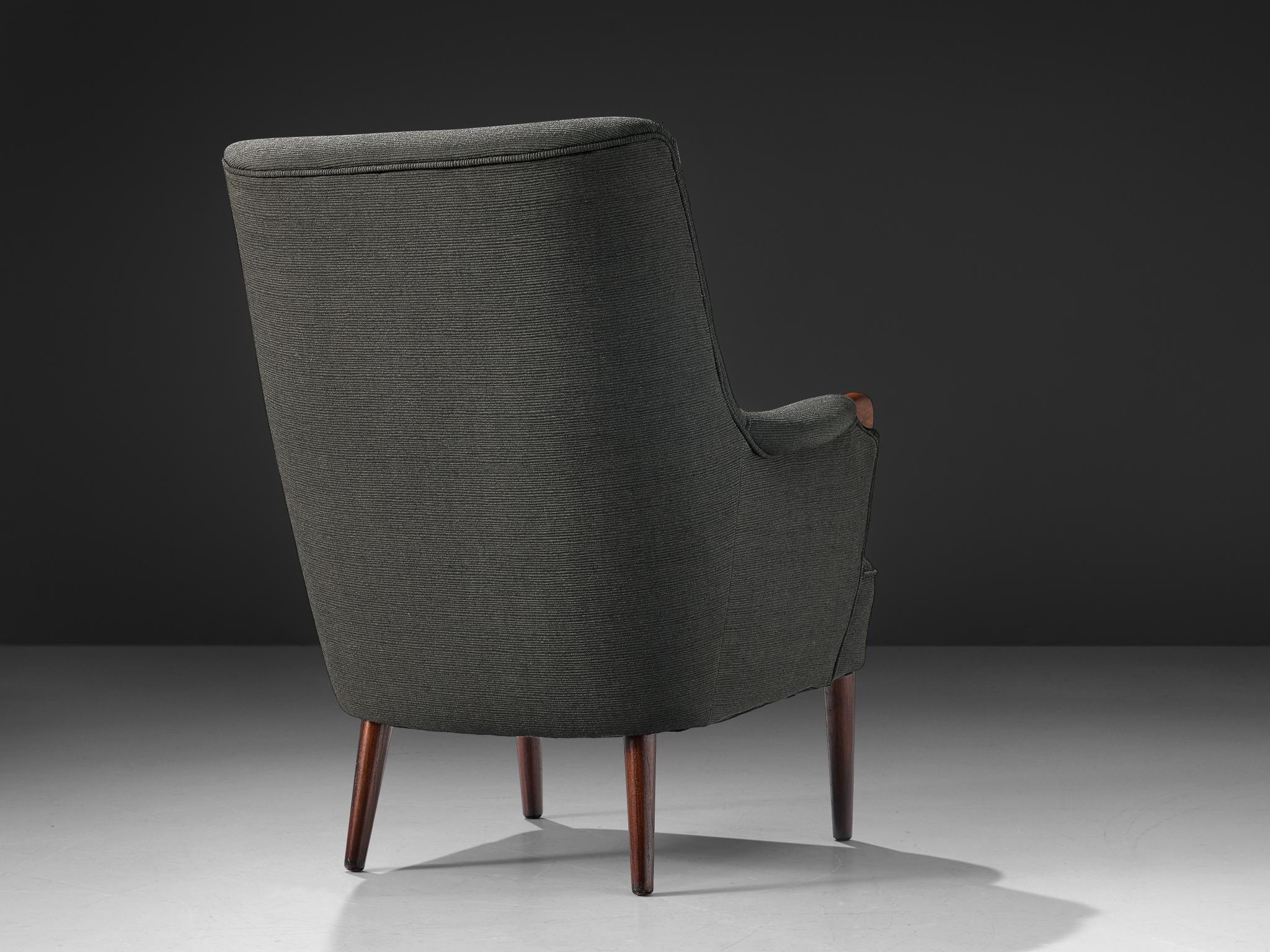 The Modern Scandinavian Wingback Lounge Chair mit grauer Polsterung und Teakholz im Zustand „Gut“ im Angebot in Waalwijk, NL
