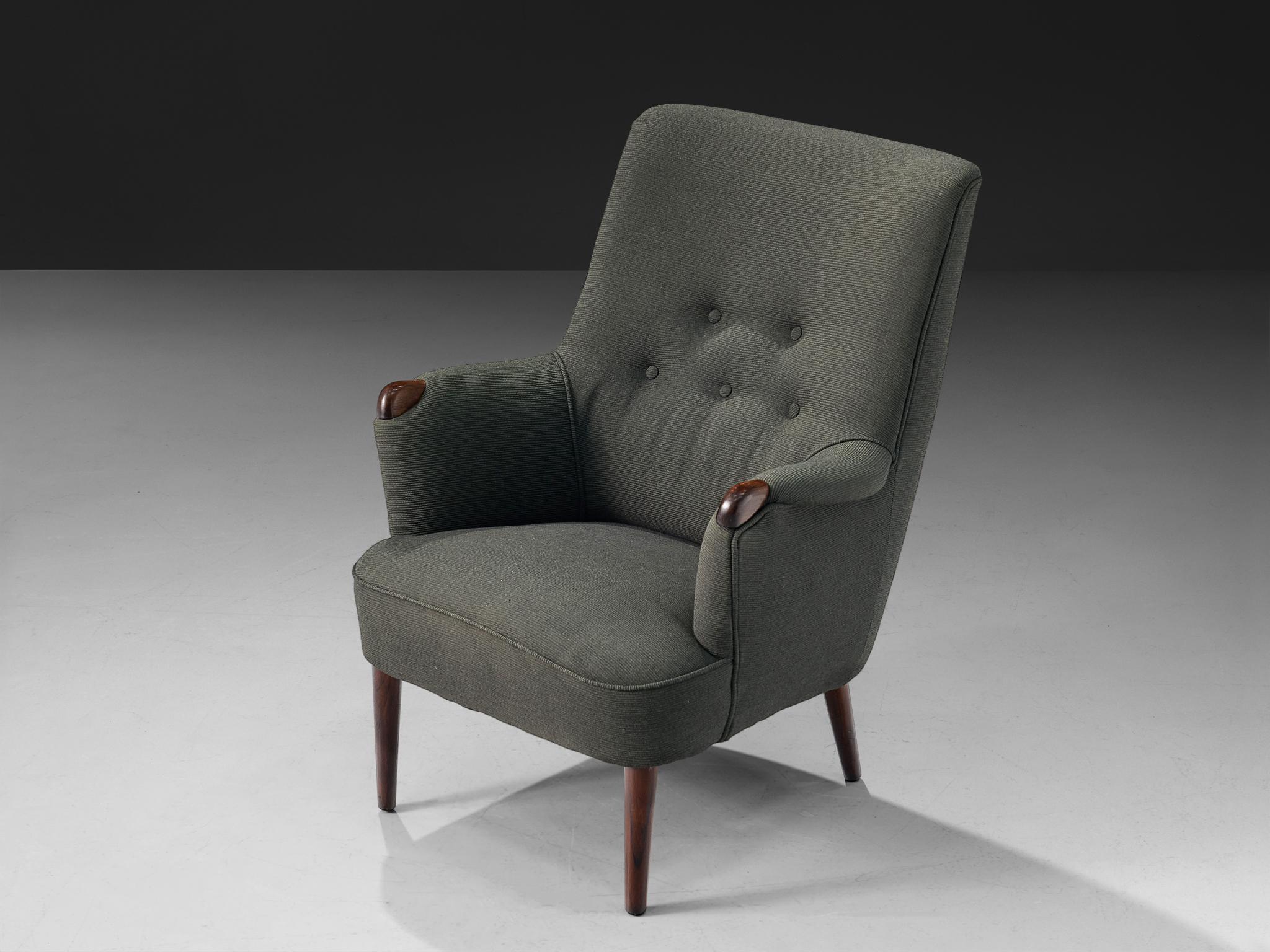 The Modern Scandinavian Wingback Lounge Chair mit grauer Polsterung und Teakholz (Mitte des 20. Jahrhunderts) im Angebot
