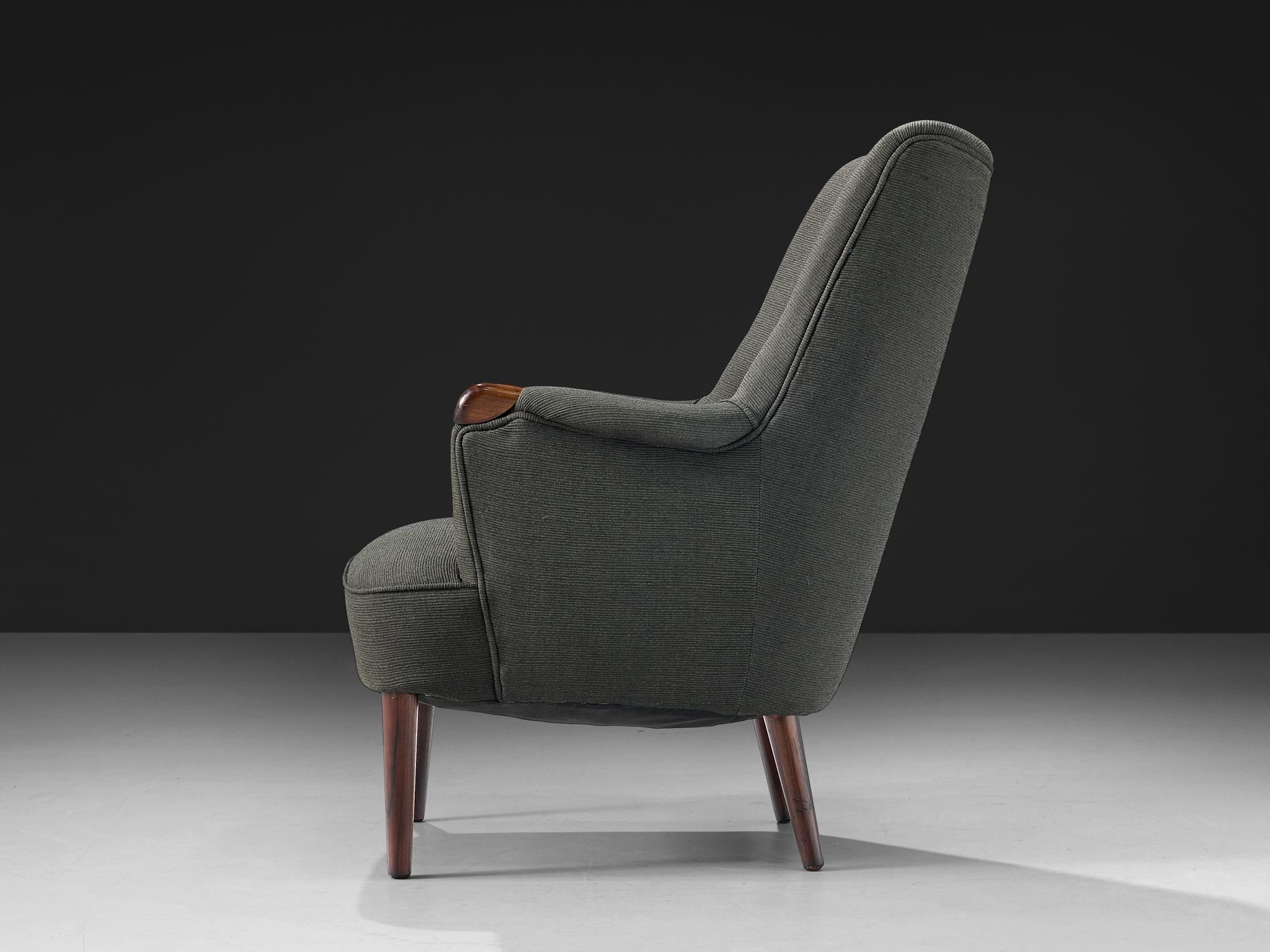 The Modern Scandinavian Wingback Lounge Chair mit grauer Polsterung und Teakholz im Angebot 1