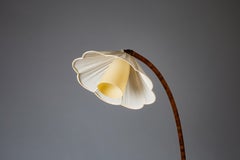 Lampada da terra moderna scandinava in legno curvato "Narcissus", anni '40 circa, Svezia