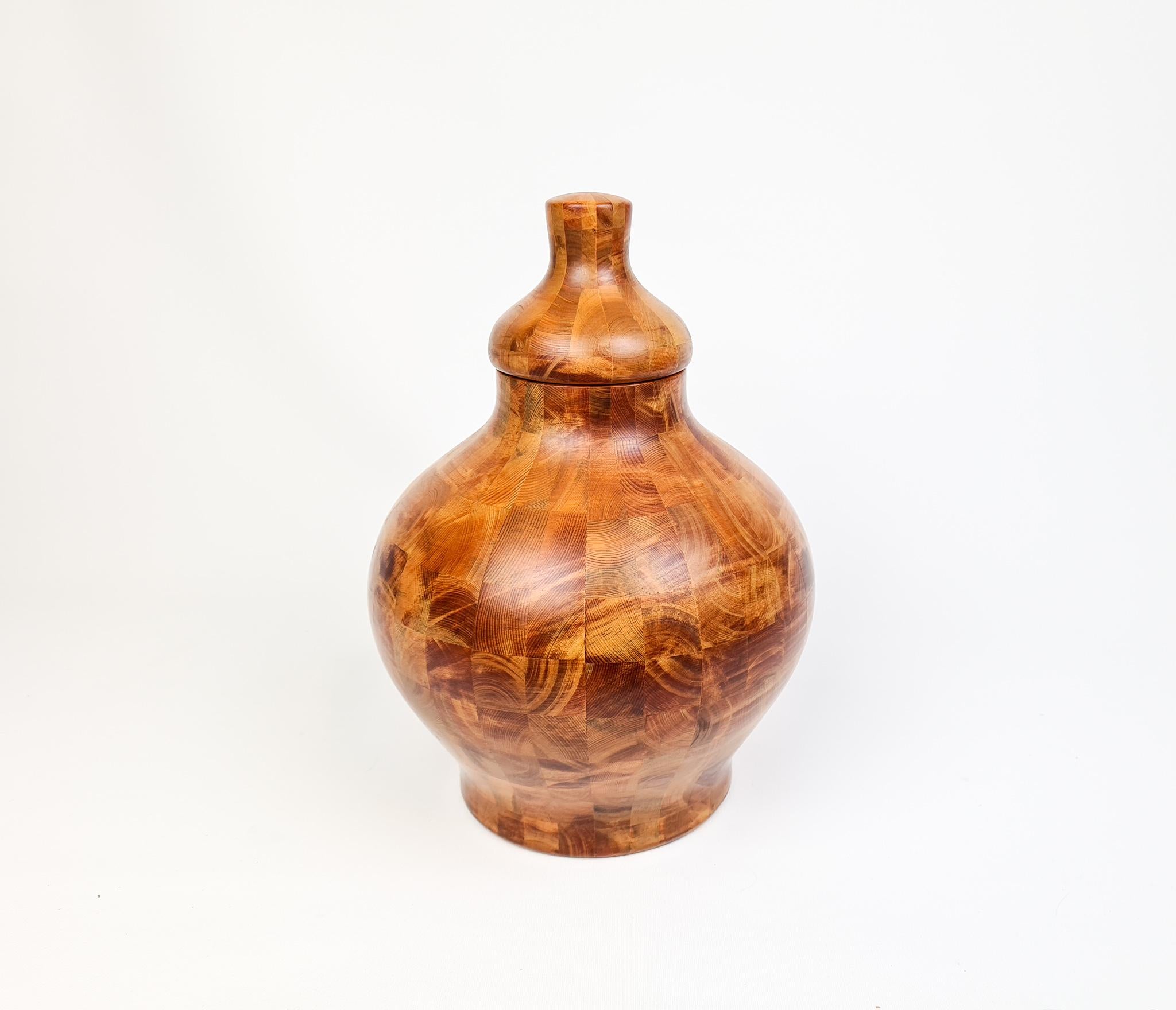 This wonderful urn was created in Älvdalen, Sweden, 1974. The amount of hour to create this exceptionally well worked piece are countless. The finish in the layers of the Pine wood is incredible. 

Good vintage condition.

Measures: H 27cm, D 19