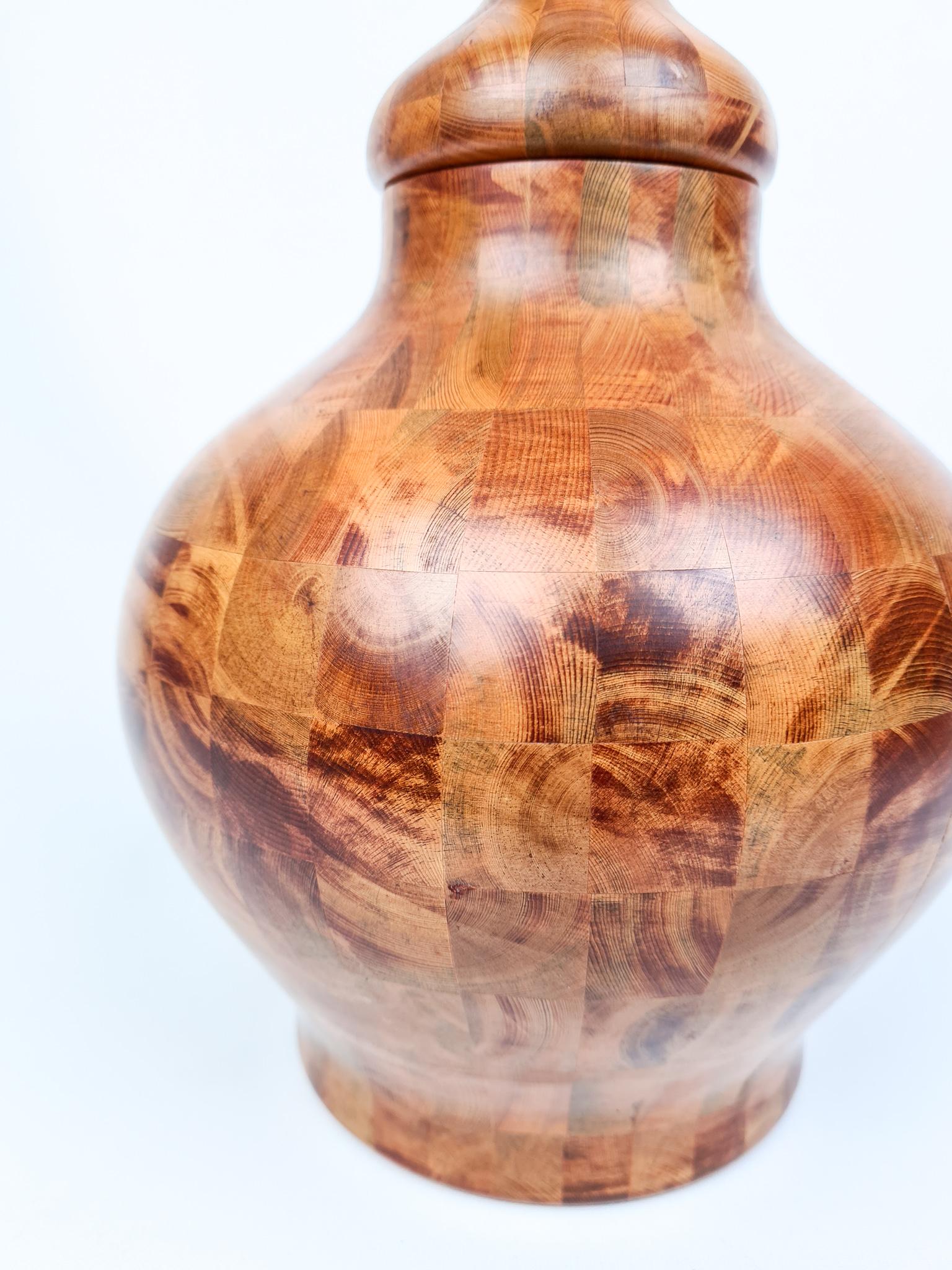 Svedese Urna scandinava moderna in legno di pino Qualità eccezionale, anni '70, Svezia in vendita
