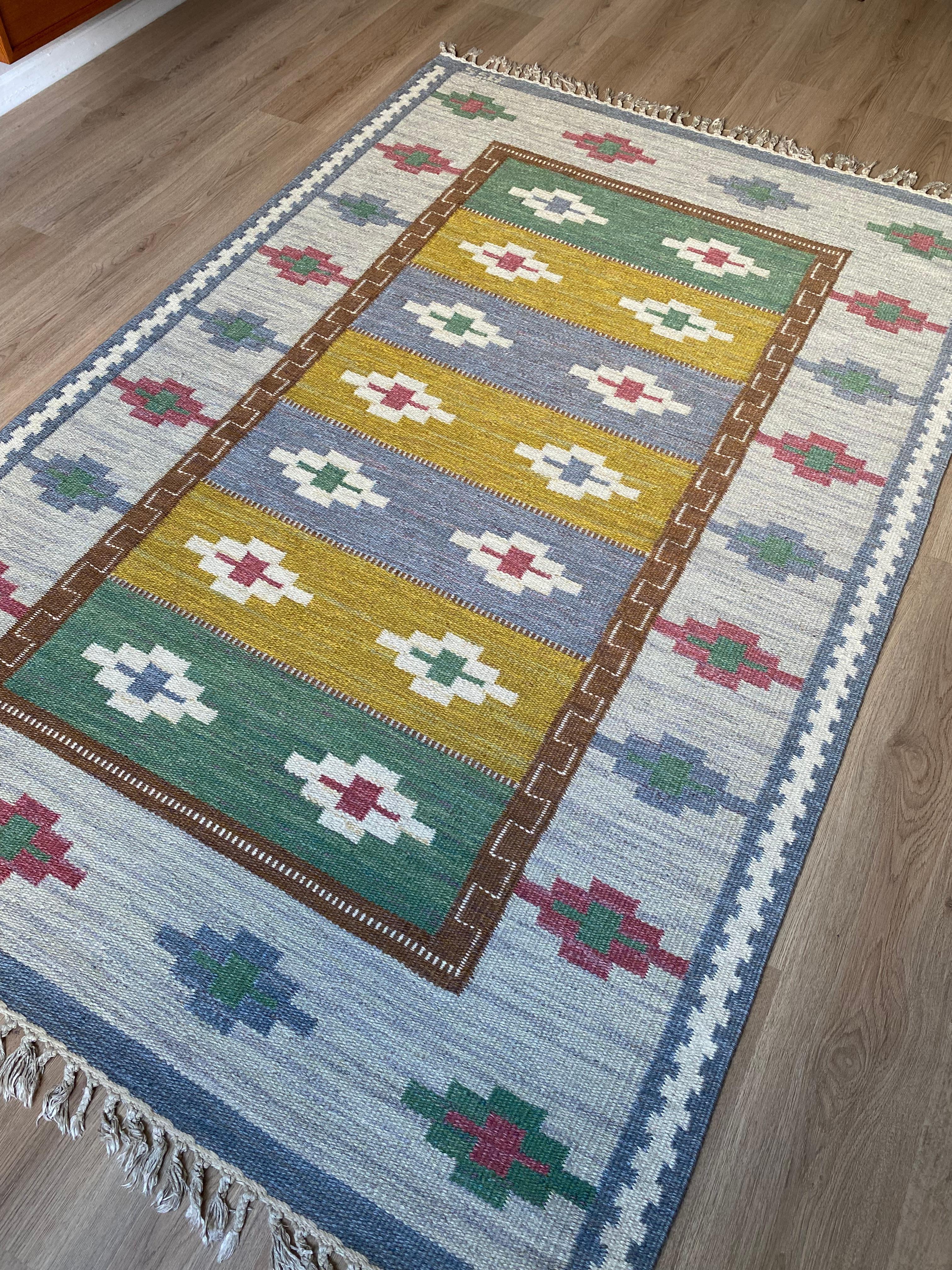 Handwoven rug in kelim technique by Swedish textile artist Anna-Greta Sjöqvist. She was born in 1908 and died in 1993, she had her own weaving mill in Sösdala in Hässleholm.

Röllakanmatta is a traditional type of carpet, with a long history in