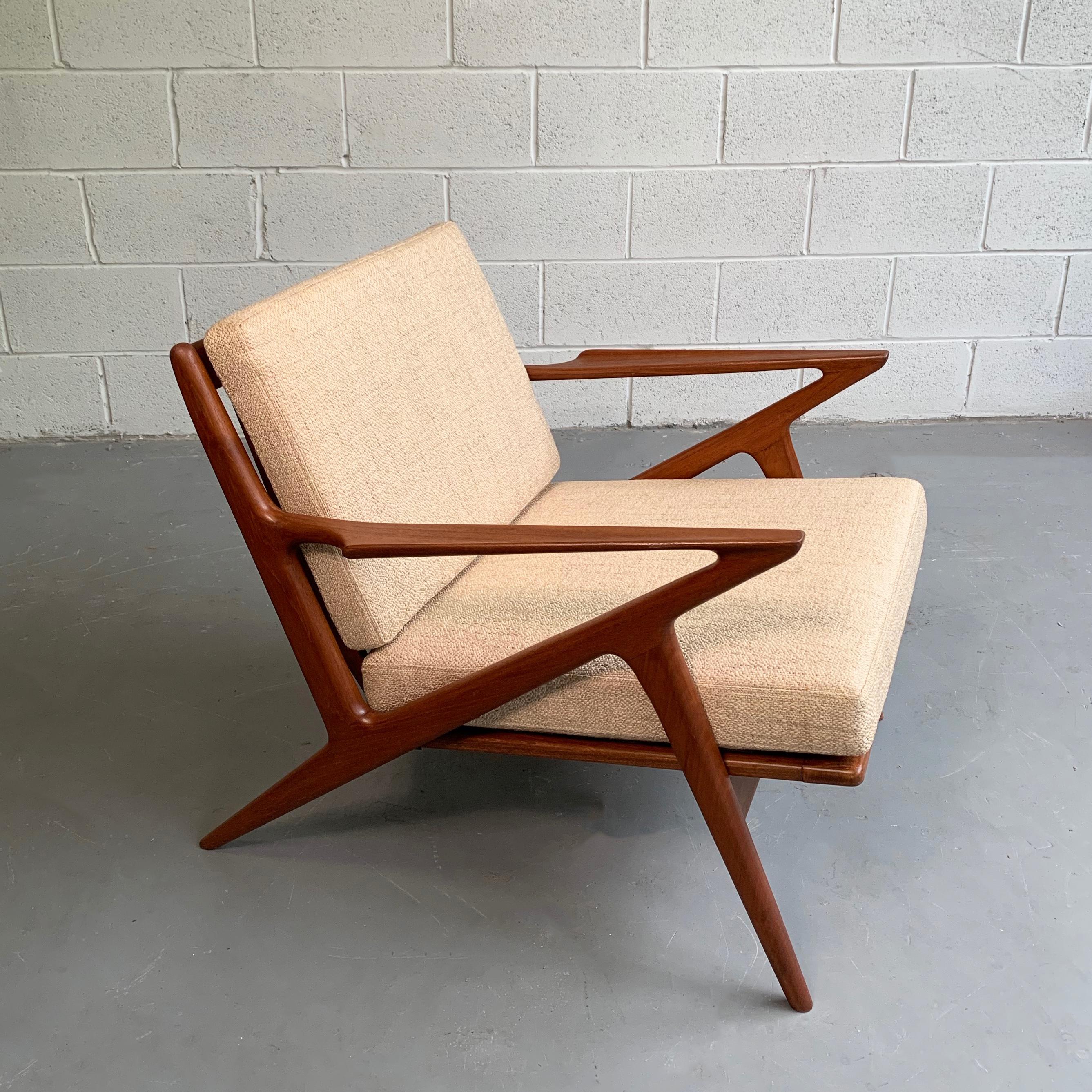 Danish Scandinavian Modern Z Lounge Chair Designed by Poul Jensen