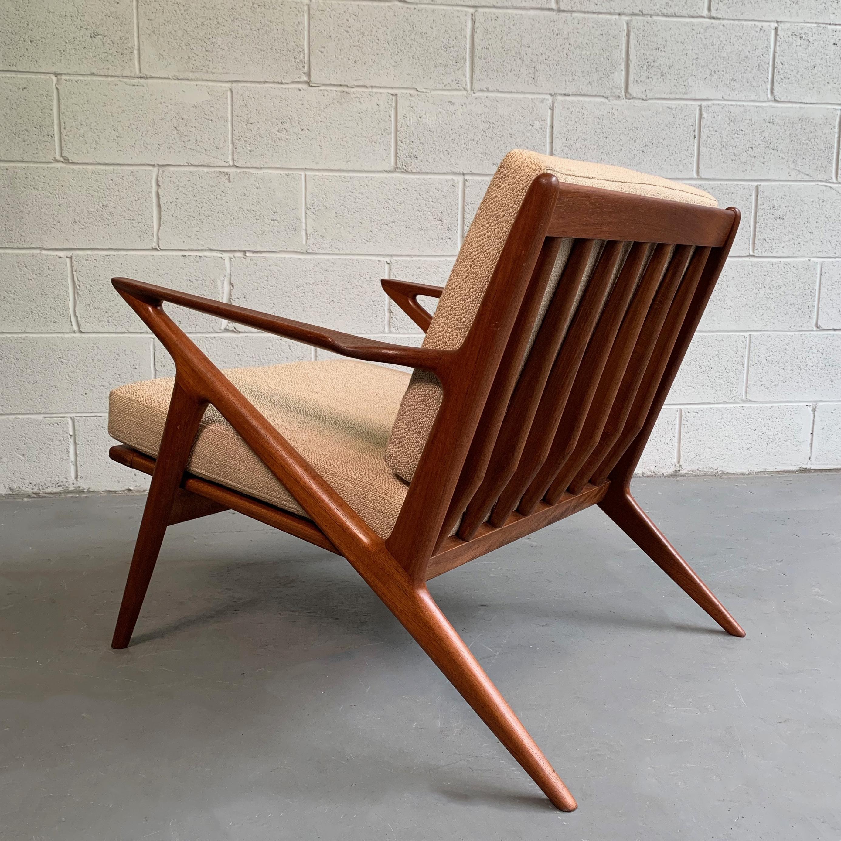 Scandinavian Modern Z Lounge Chair Designed by Poul Jensen In Good Condition In Brooklyn, NY