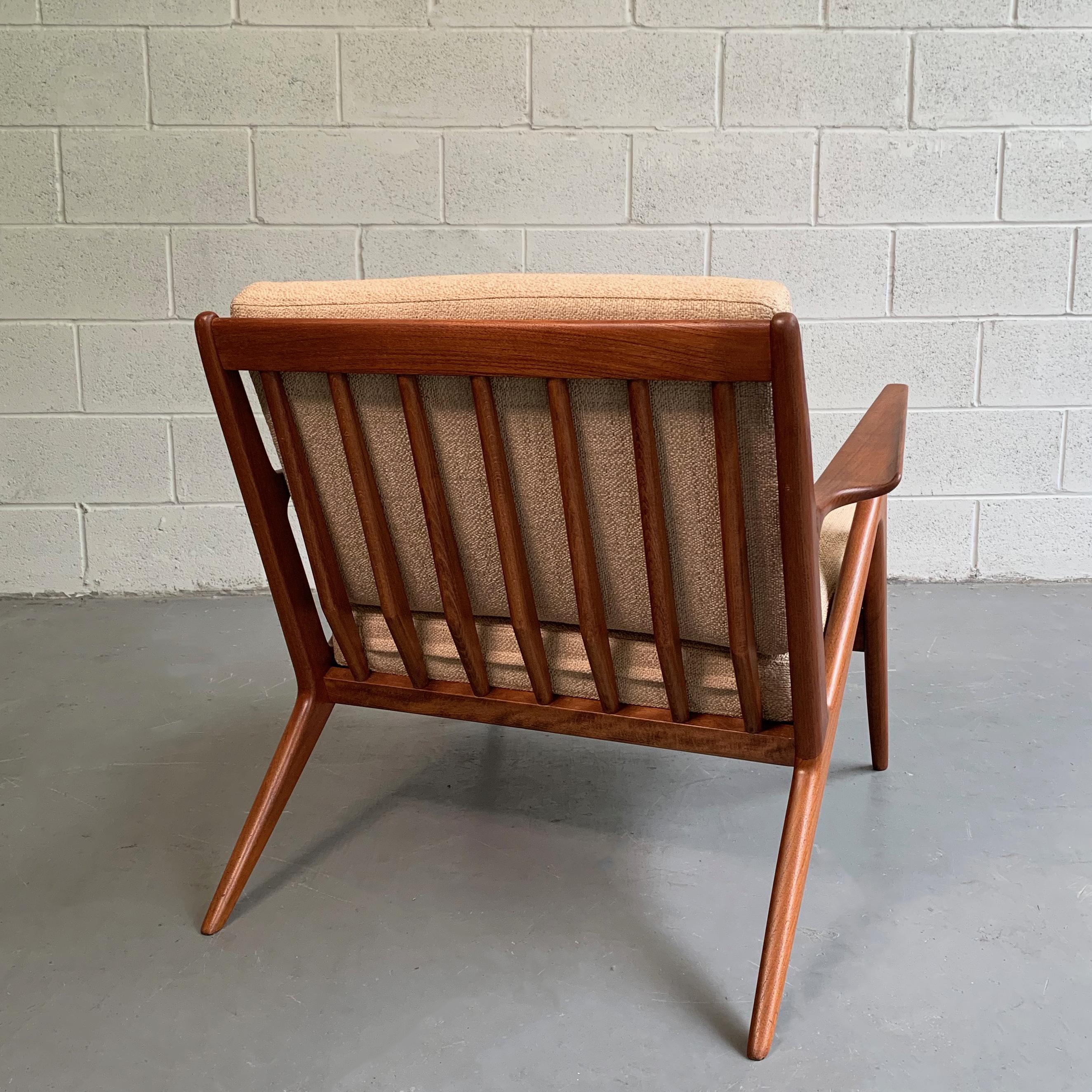Scandinavian Modern Z Lounge Chair Designed by Poul Jensen 3