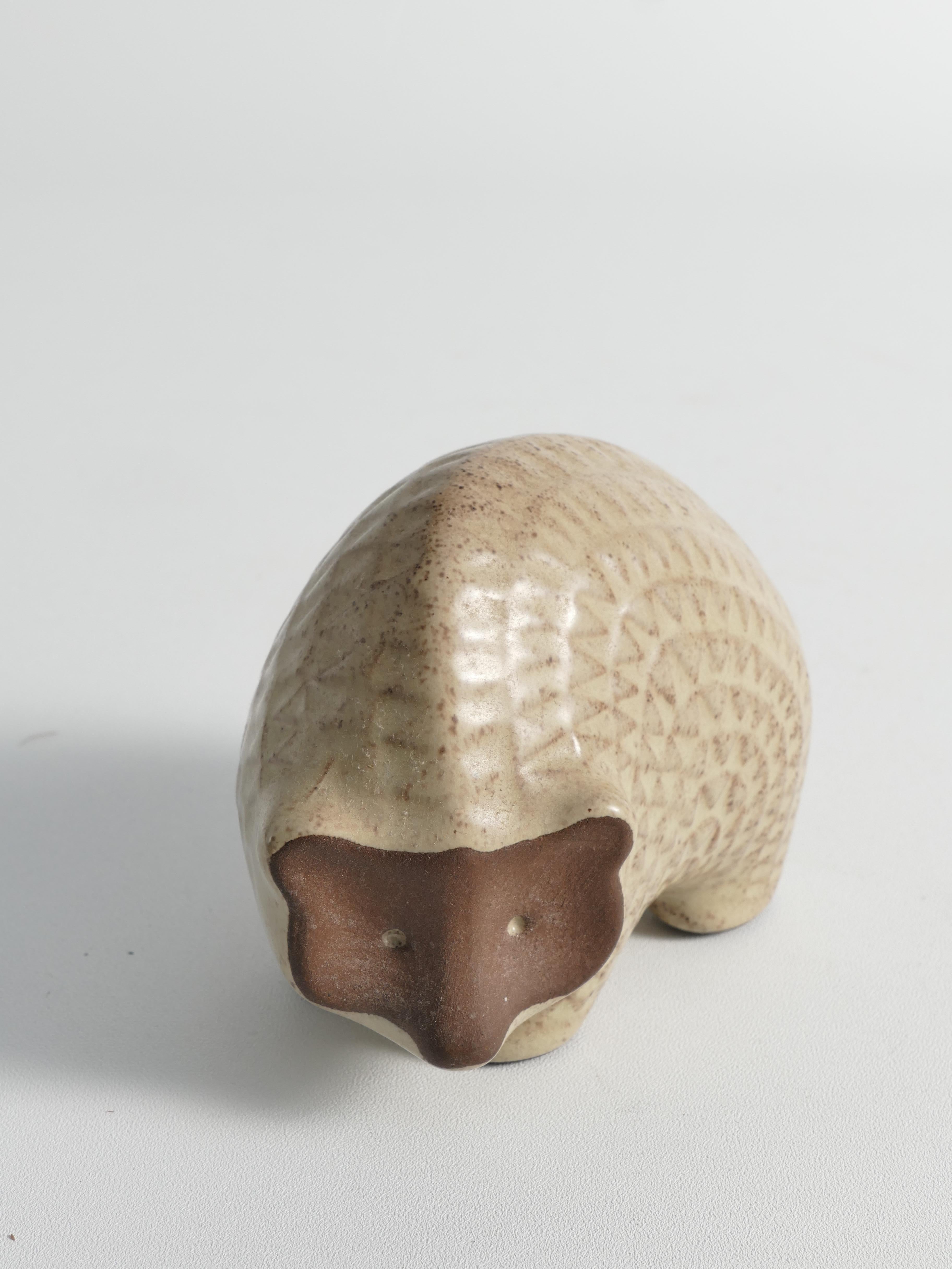 Hedgehog scandinave moderne en faïence à motifs de zigzag, années 1960 en vente 3
