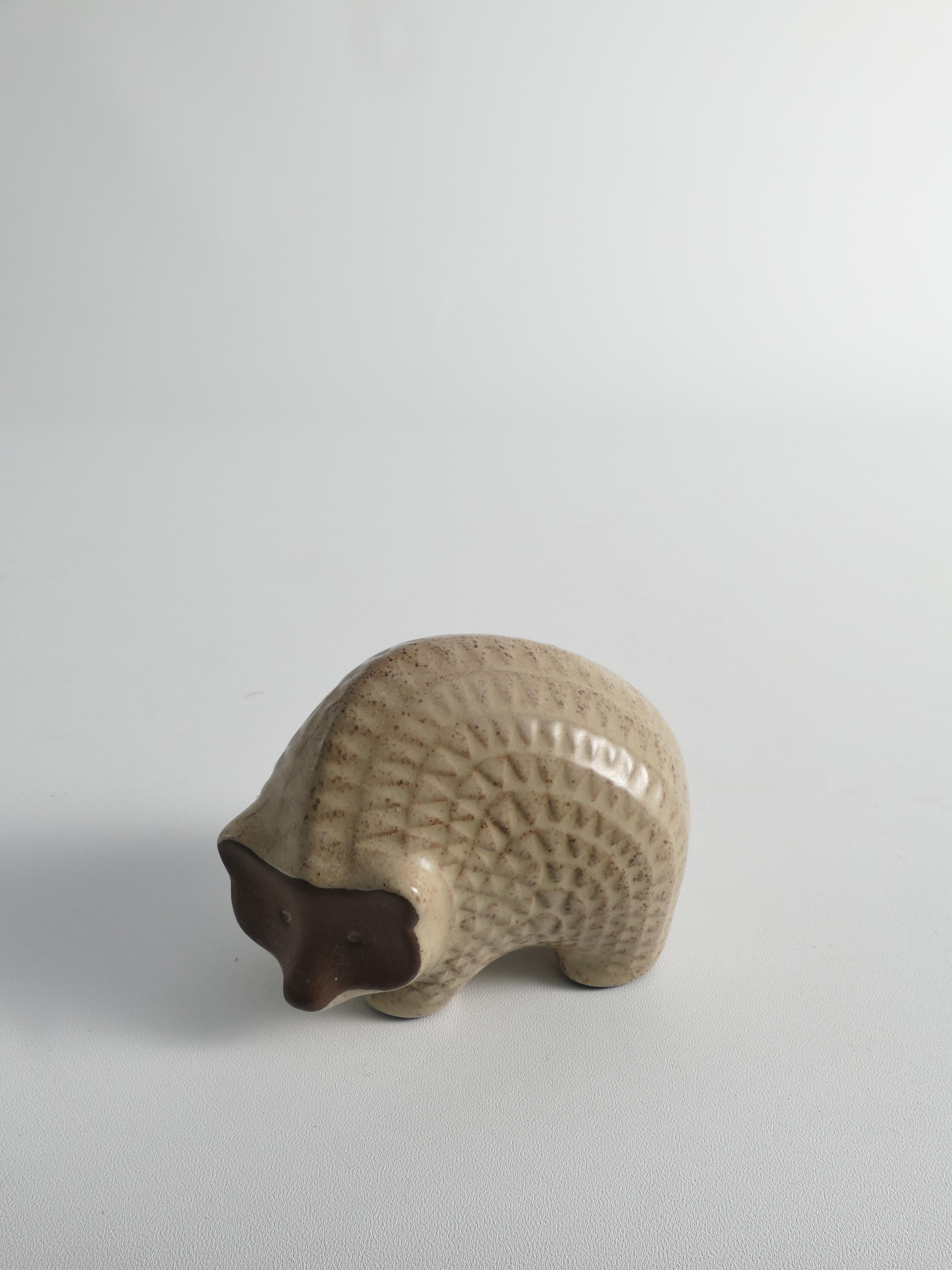 Hedgehog scandinave moderne en faïence à motifs de zigzag, années 1960 en vente 1