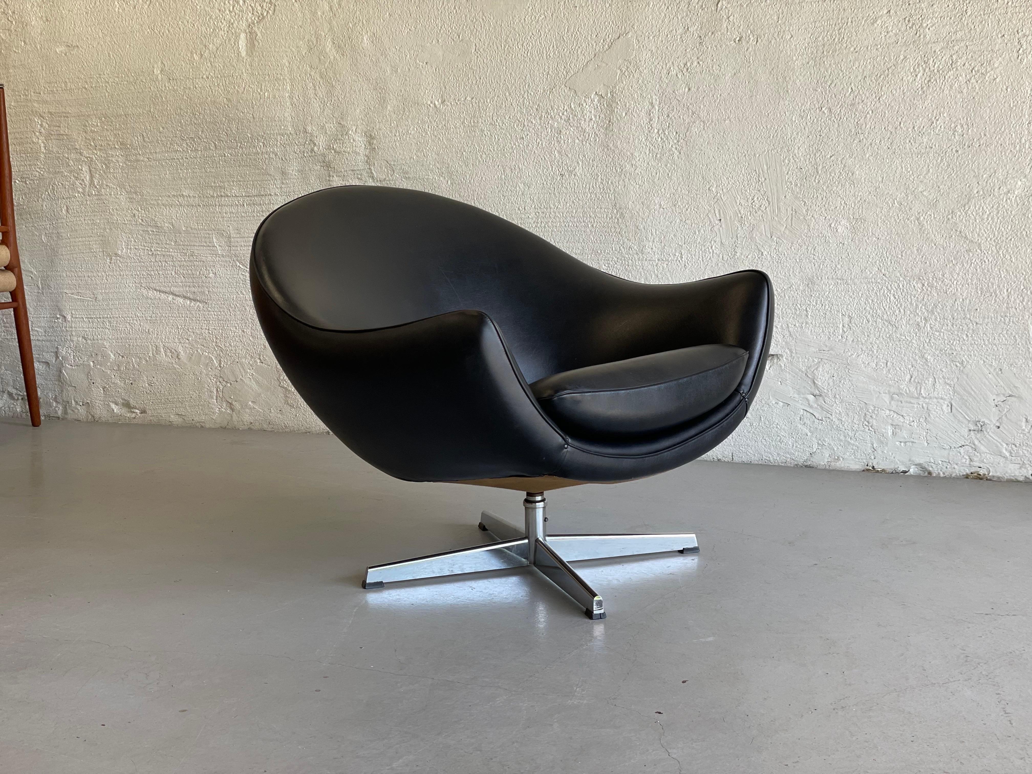 Norwegian A Fredrik Kayser Scandinavian Moderne Lounge Chair, Norway 1960s