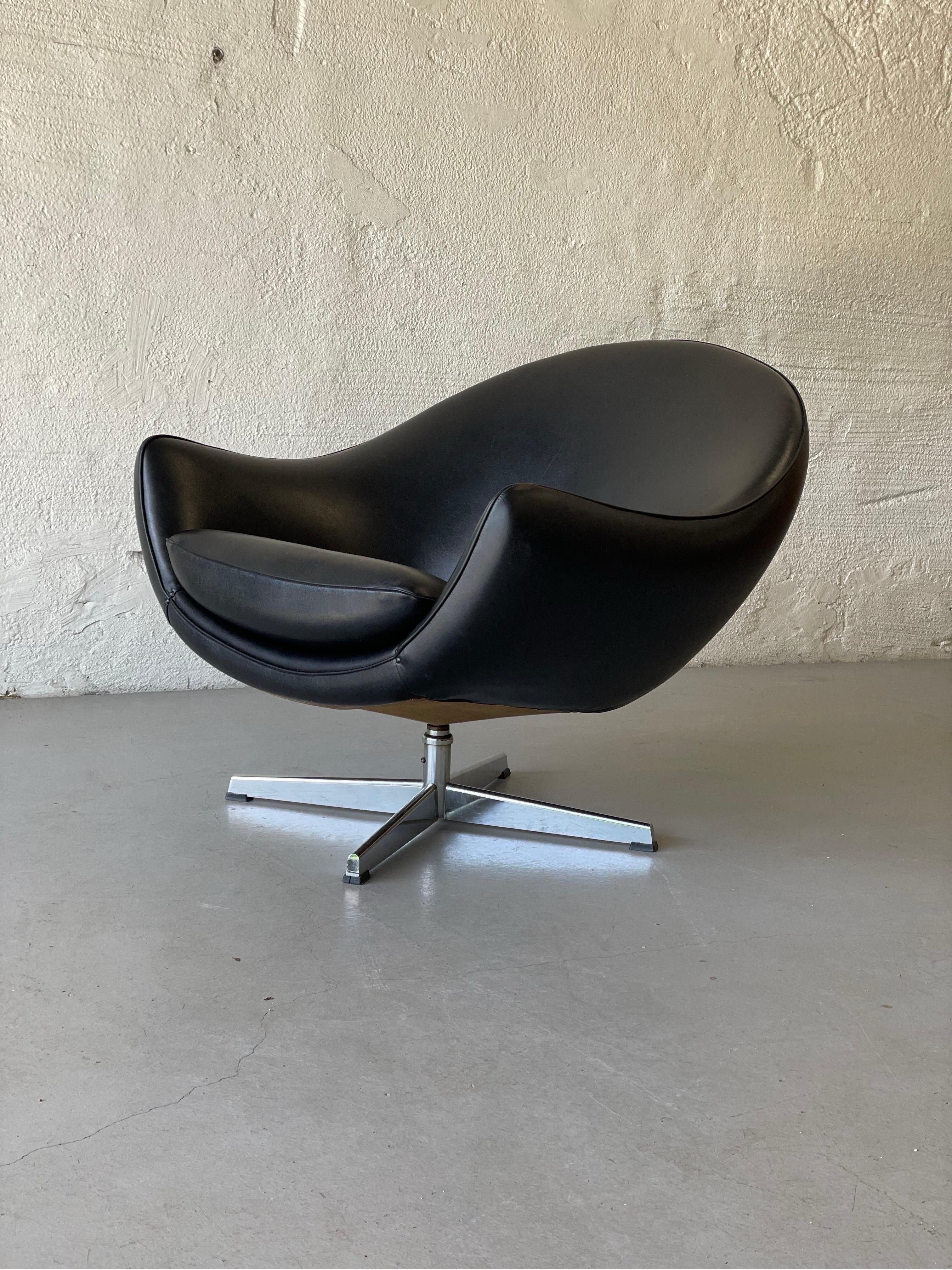 A Fredrik Kayser Scandinavian Moderne Lounge Chair, Norway 1960s In Good Condition In Bergen, NO