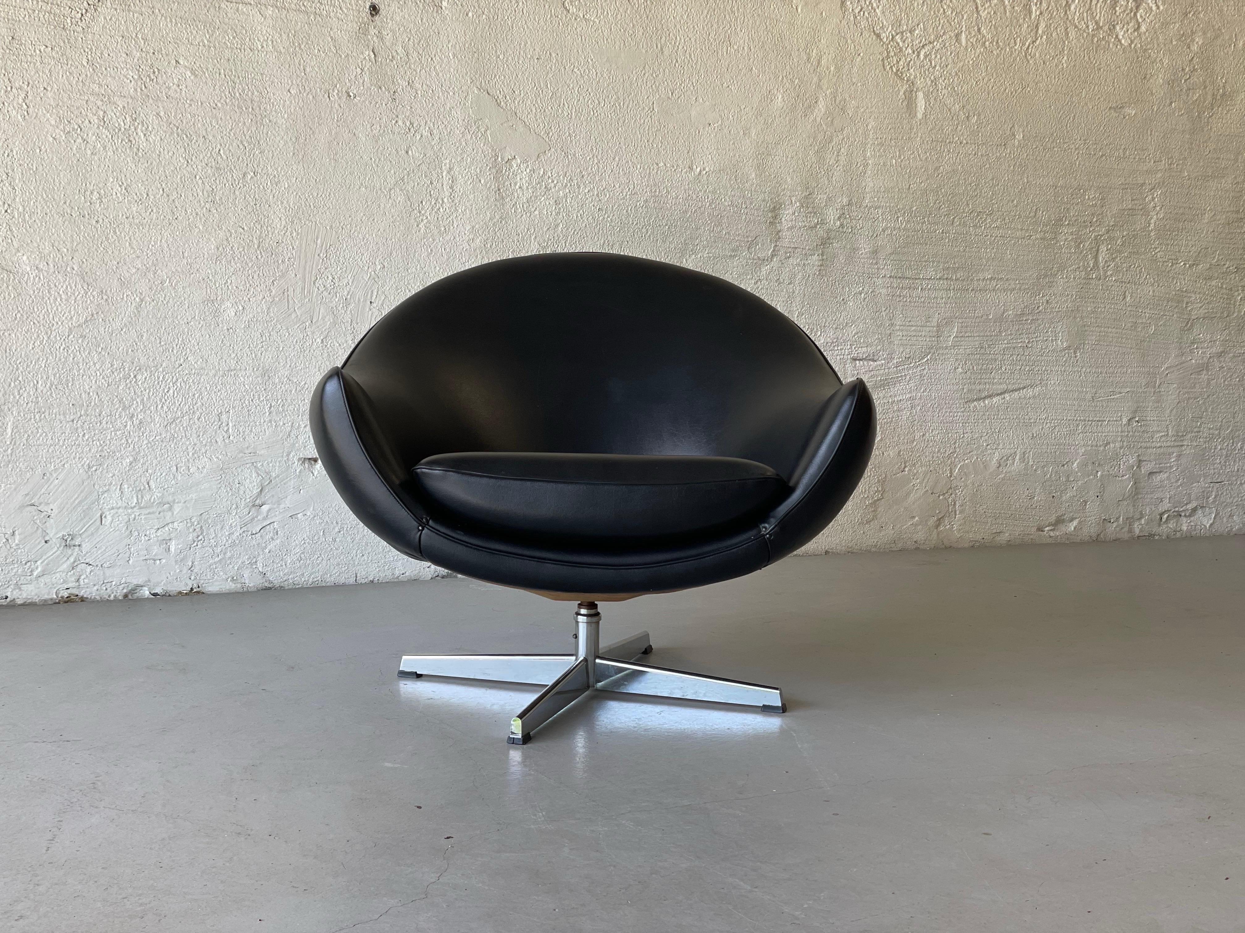 Mid-20th Century A Fredrik Kayser Scandinavian Moderne Lounge Chair, Norway 1960s