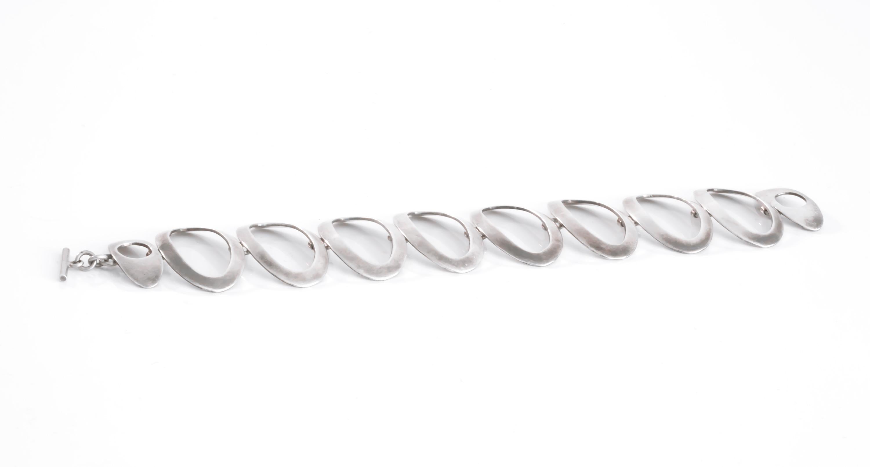 Wonderful and decorative silver chain bracelet. Mos likely designed and made in Norway by a silversmith as a prototype for a project. Ca 1970s second half. 