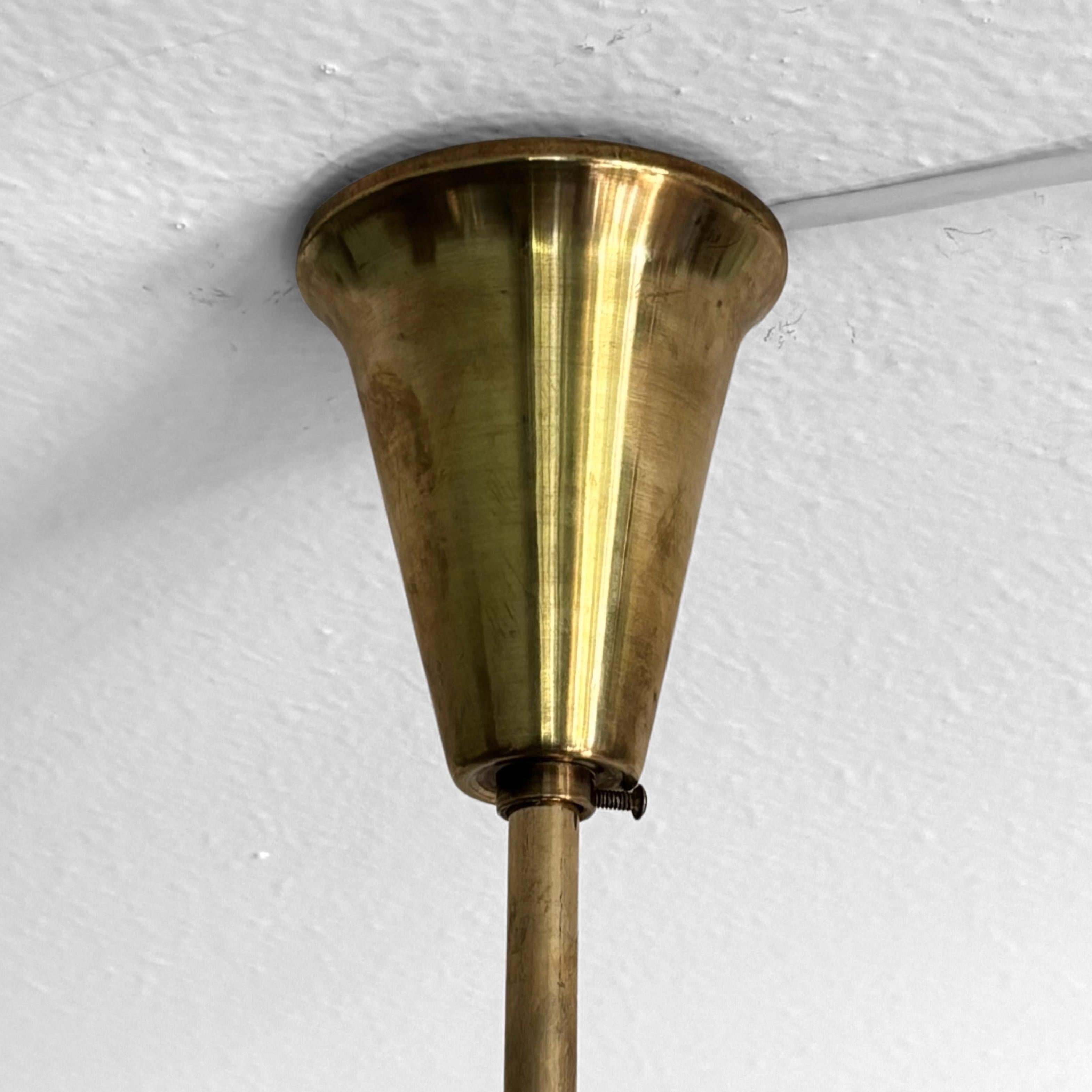 Lampadario modernista scandinavo in ottone con tre paralumi neri, Danimarca, anni '30 in vendita 3