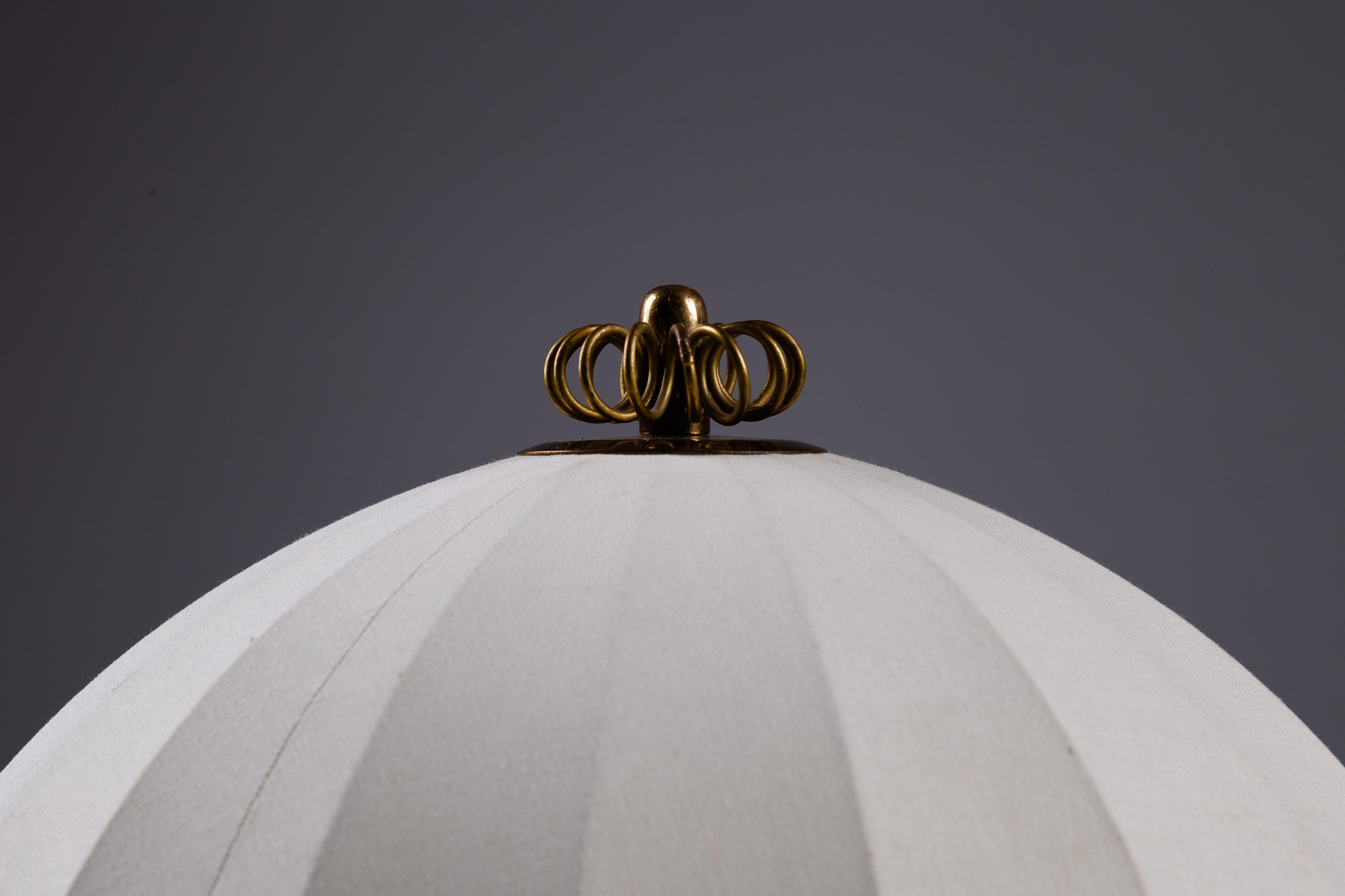 Scandinavian modernist brass table lamp In Good Condition For Sale In Turku, Varsinais-Suomi